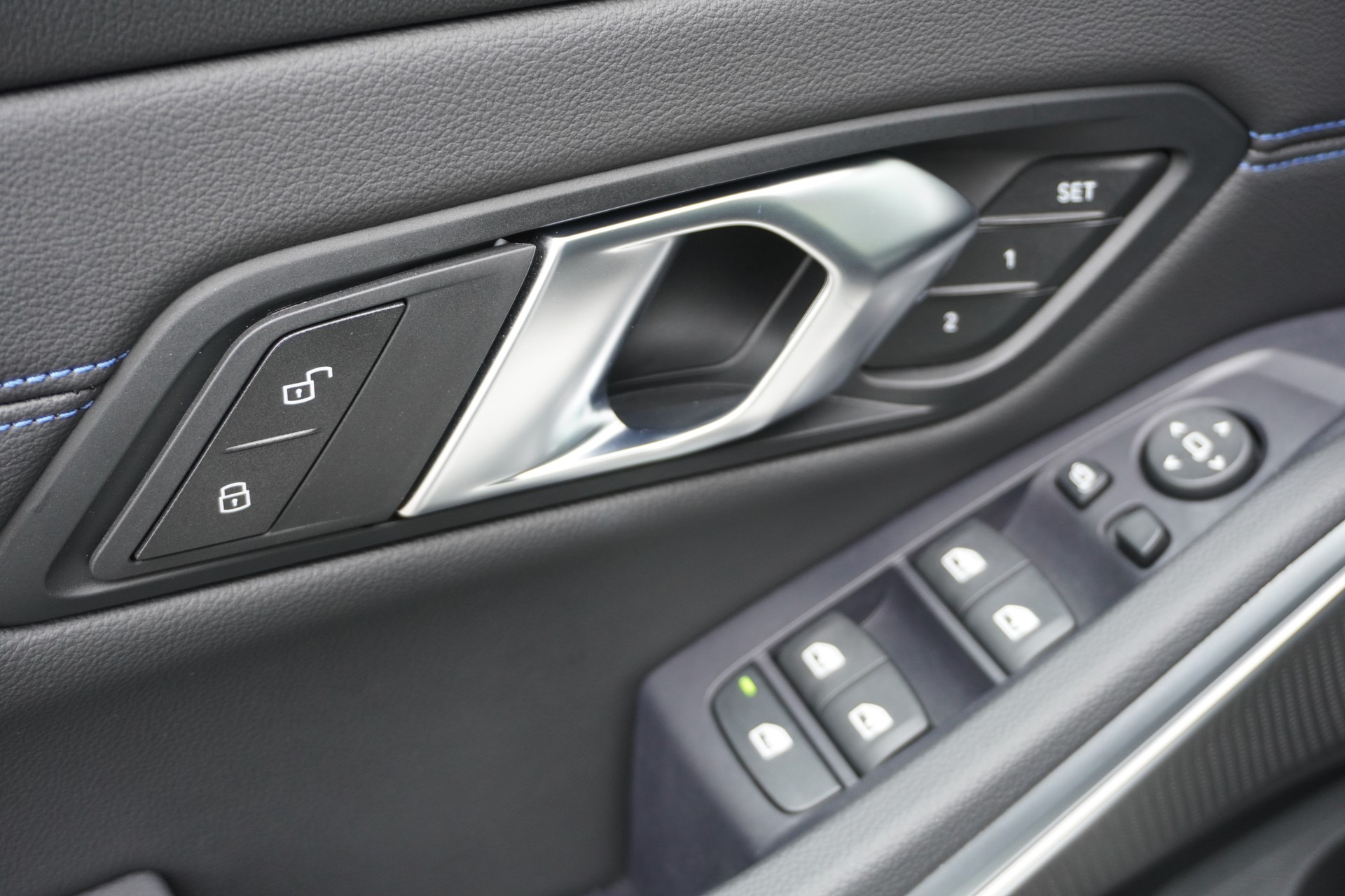 BMW 320d xDrive 48V Touring Steptronic M Sport-image-38