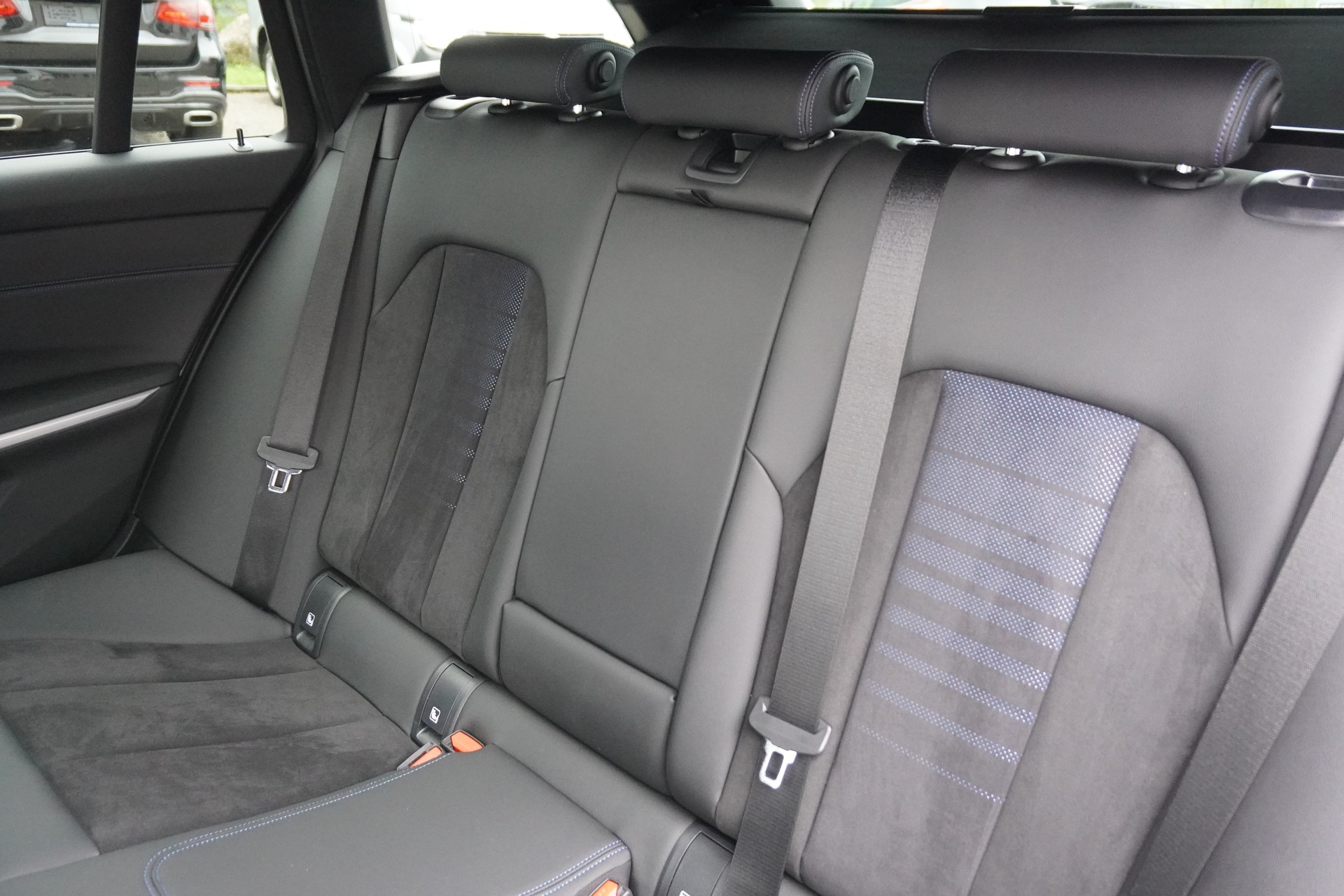 BMW 320d xDrive 48V Touring Steptronic M Sport-image-14