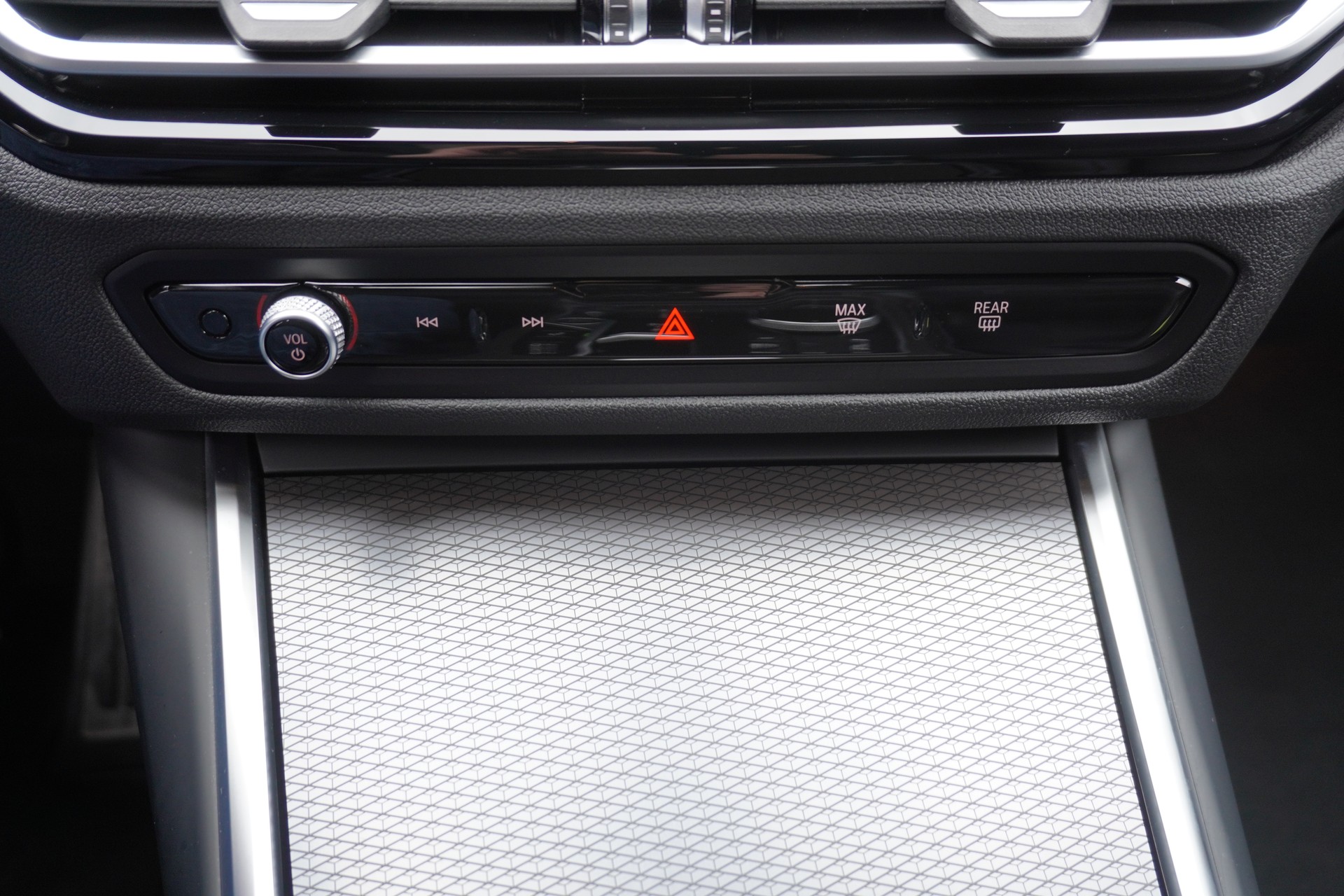 BMW 320d xDrive 48V Touring Steptronic M Sport-image-36