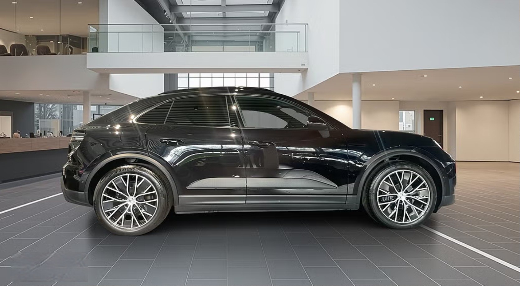 PORSCHE Macan 4 100kWh-image-3