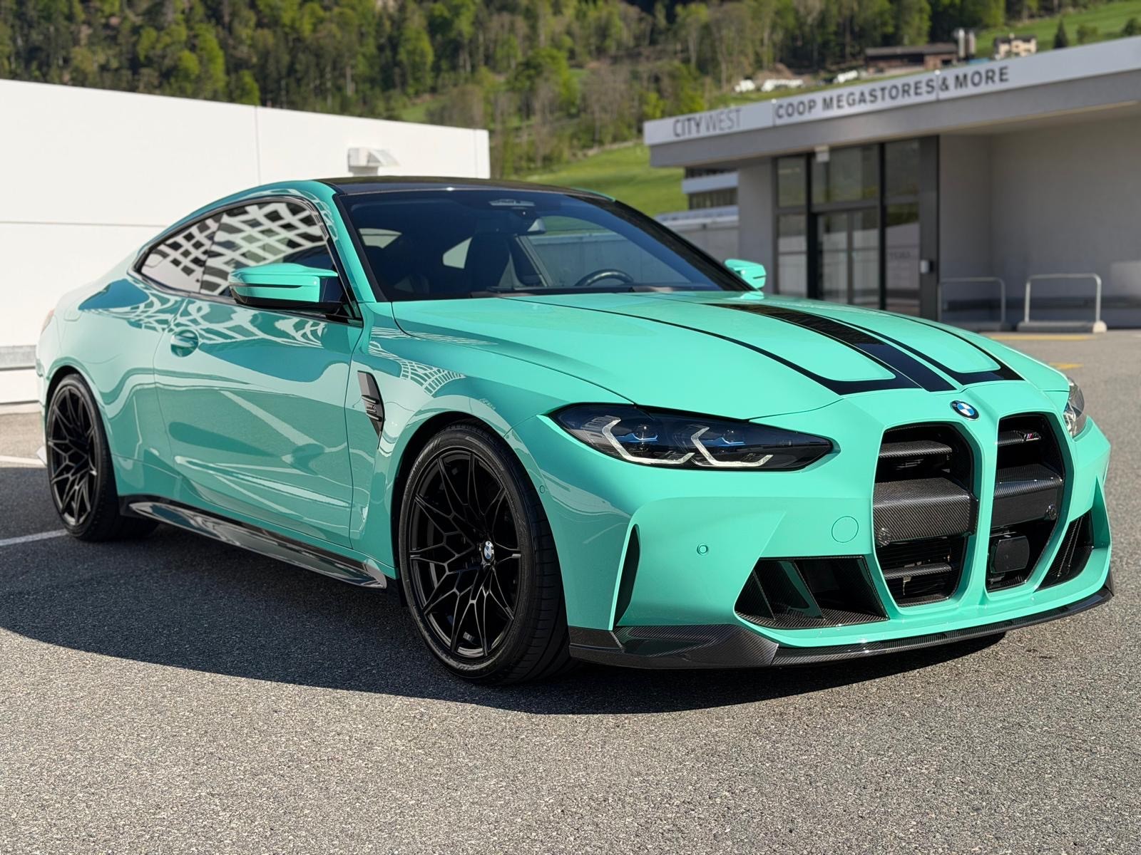 BMW M4 Coupé Competition M xDrive Individual Mint Green Werksgarantie bis 27.05.2027-image-2