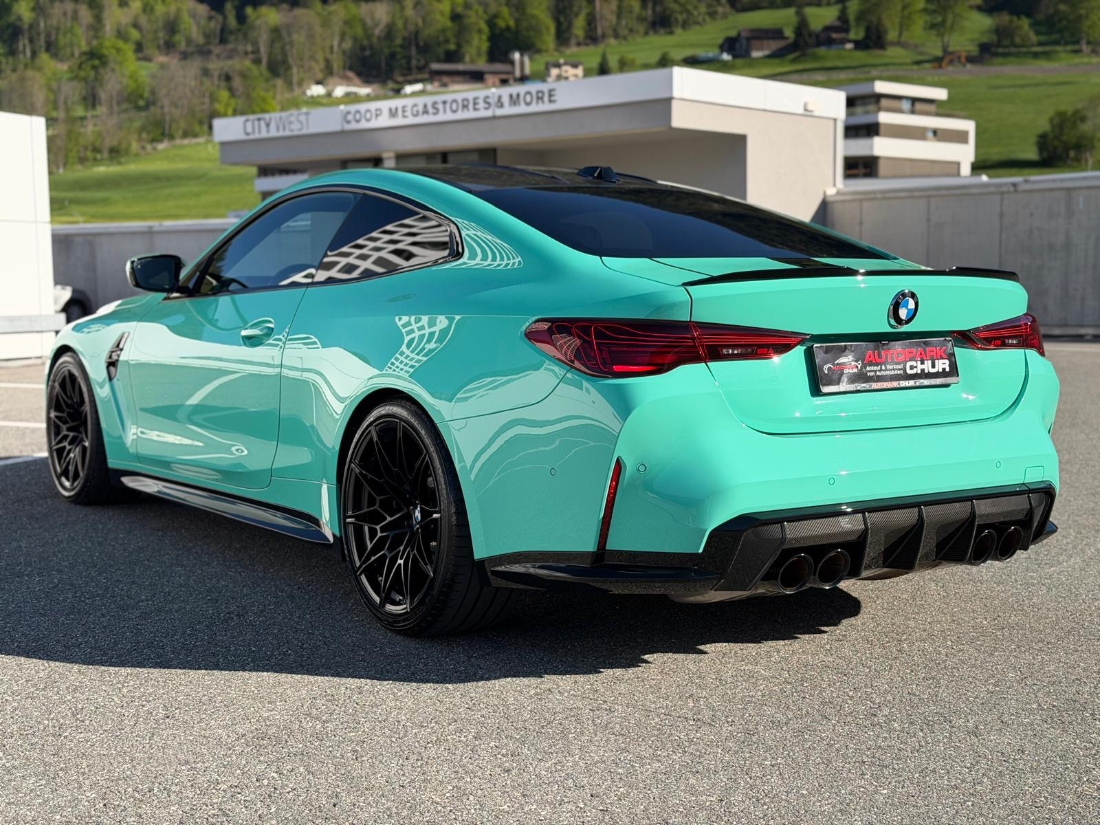BMW M4 Coupé Competition M xDrive Individual Mint Green Werksgarantie bis 27.05.2027-image-3