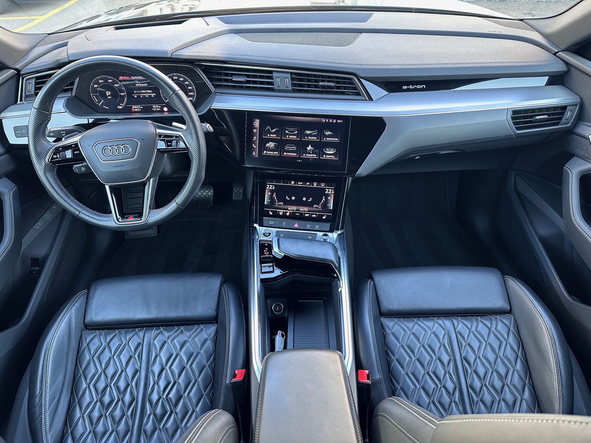 AUDI e-tron 50 Advanced quattro-image-8