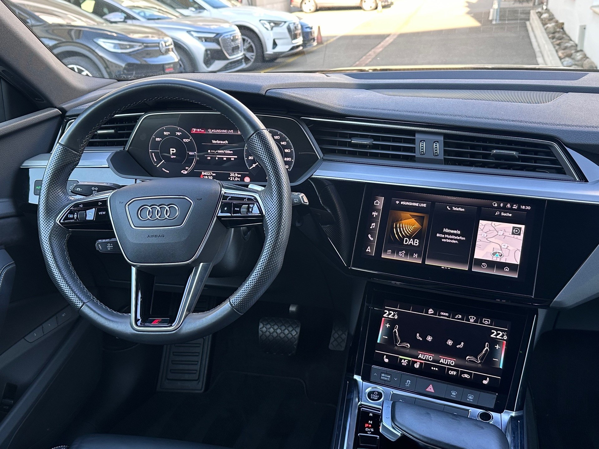 AUDI e-tron 50 Advanced quattro-image-4