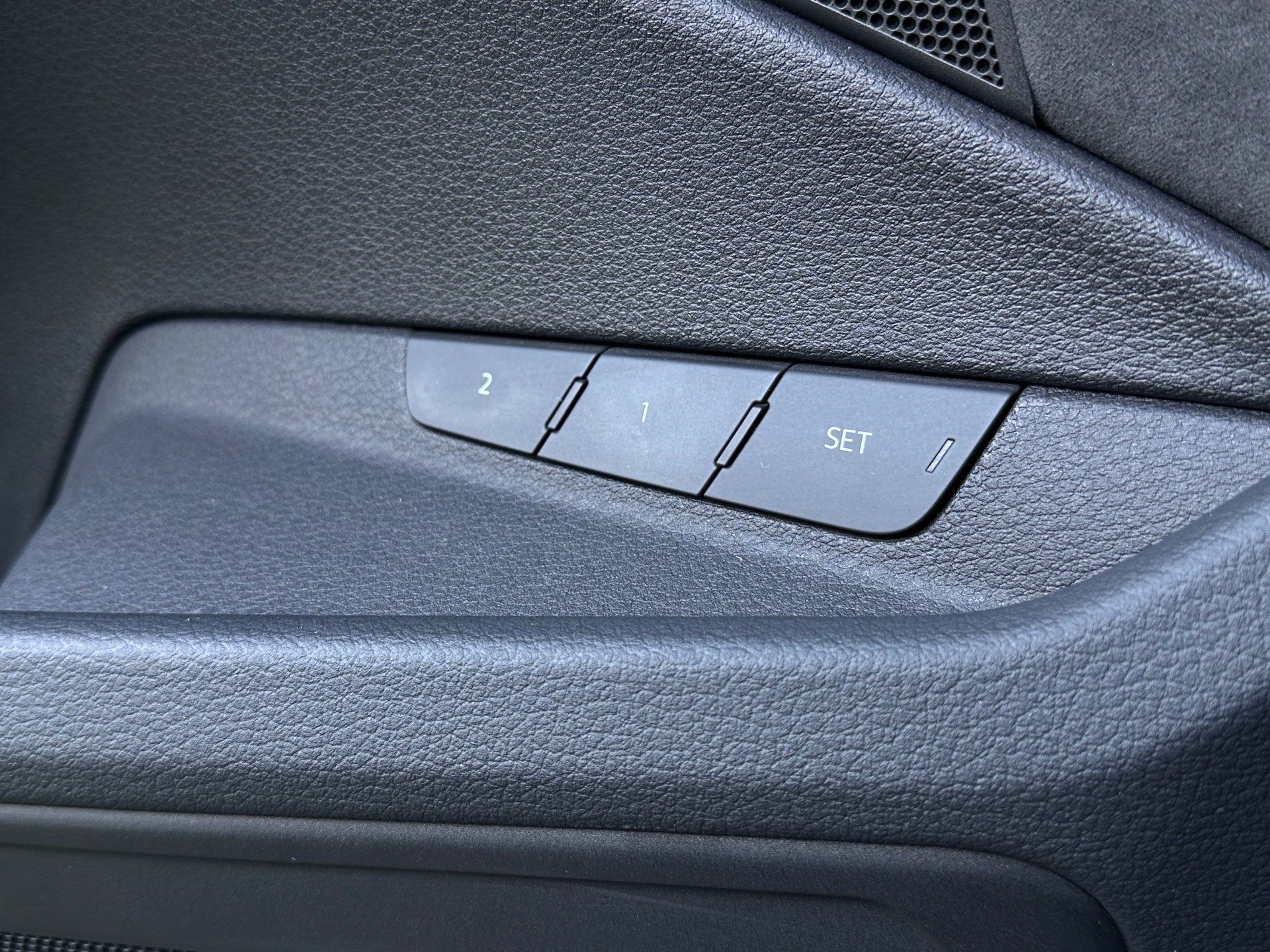 AUDI e-tron 50 Advanced quattro-image-13