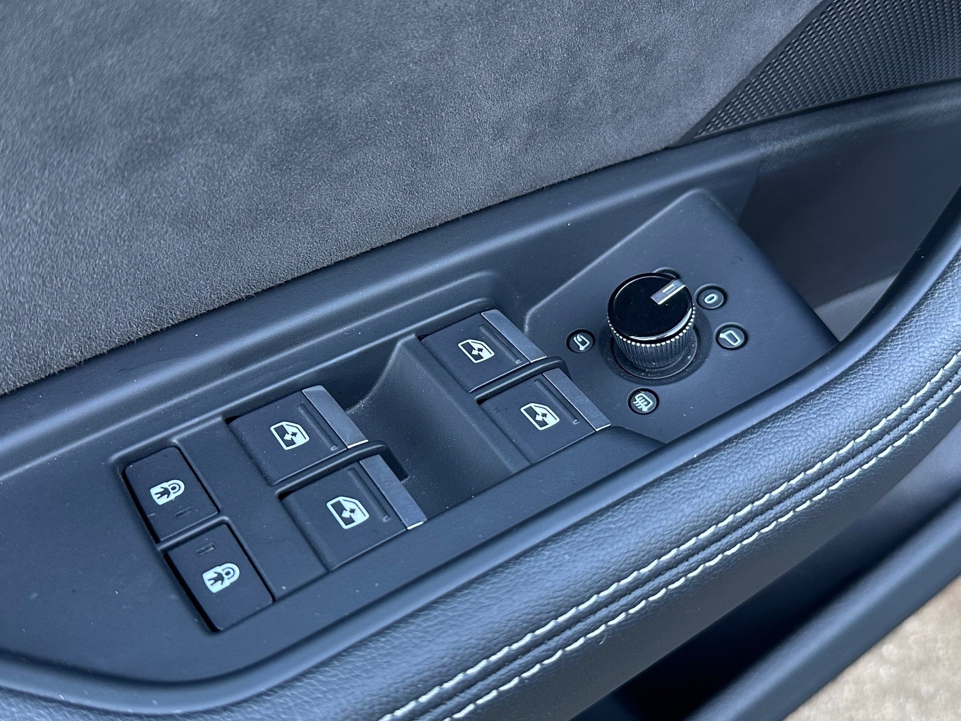 AUDI e-tron 50 Advanced quattro-image-12