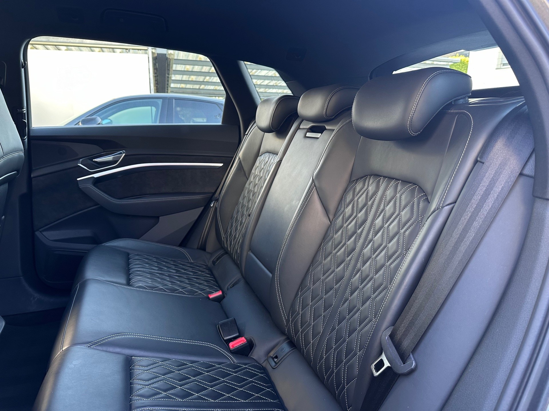AUDI e-tron 50 Advanced quattro-image-10