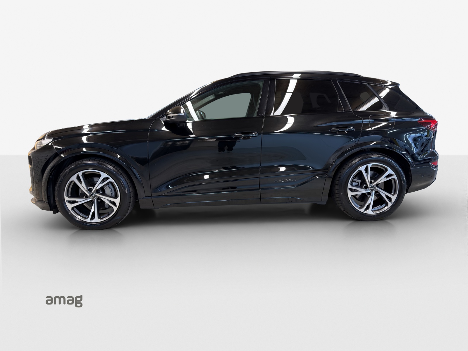 AUDI Q6 e-tron quattro-image-1