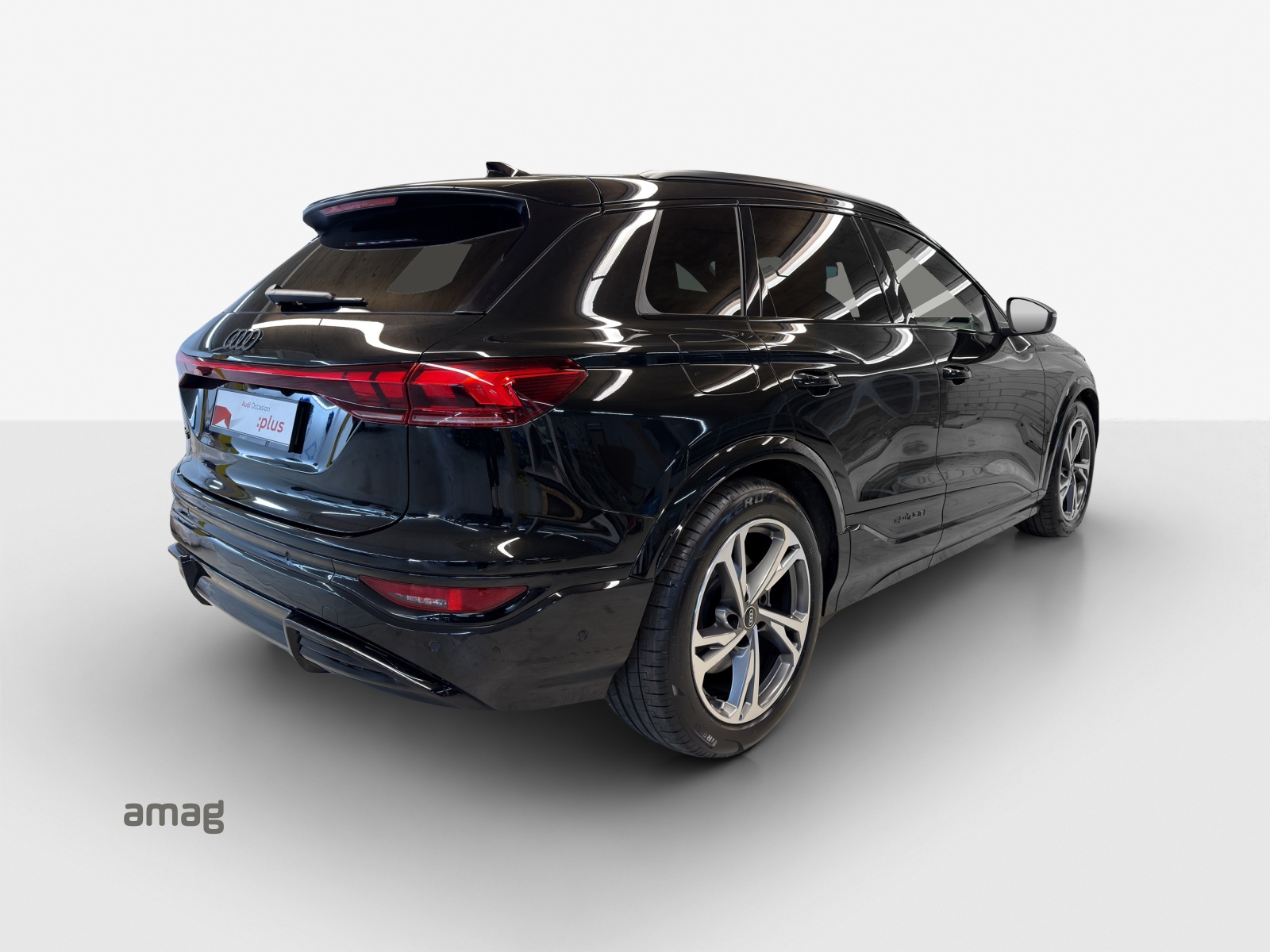 AUDI Q6 e-tron quattro-image-5