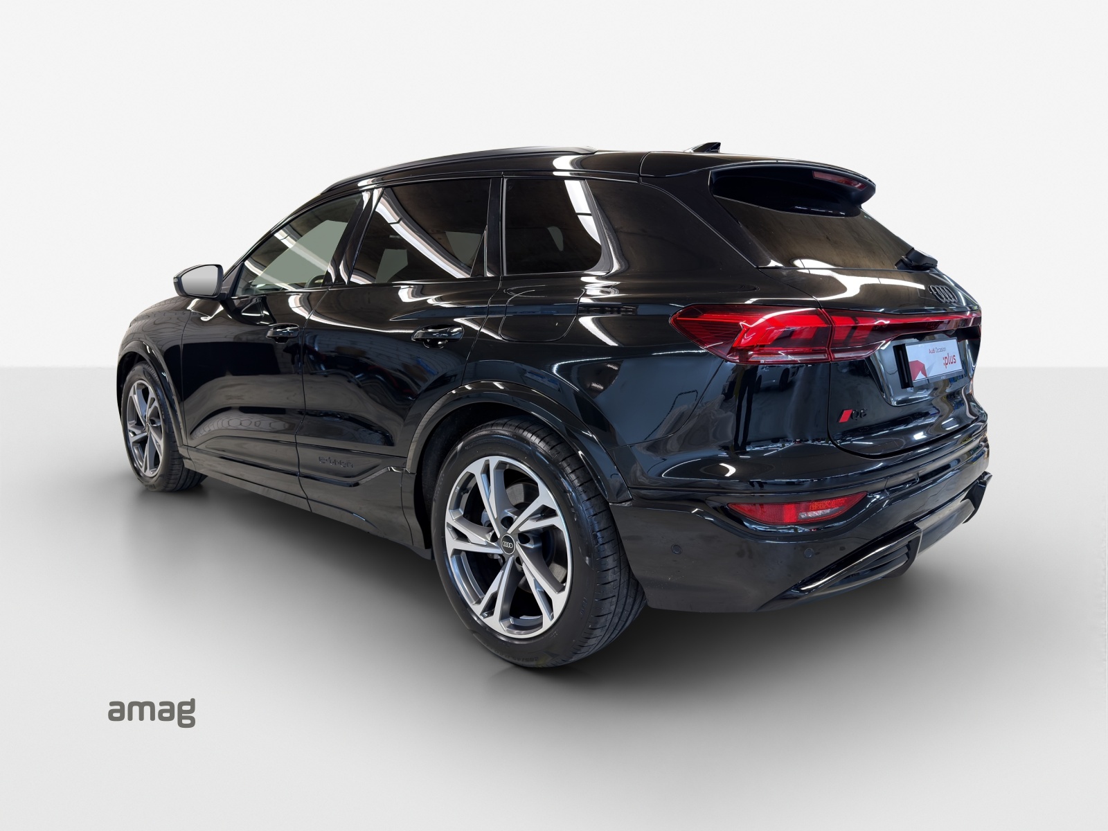 AUDI Q6 e-tron quattro-image-2