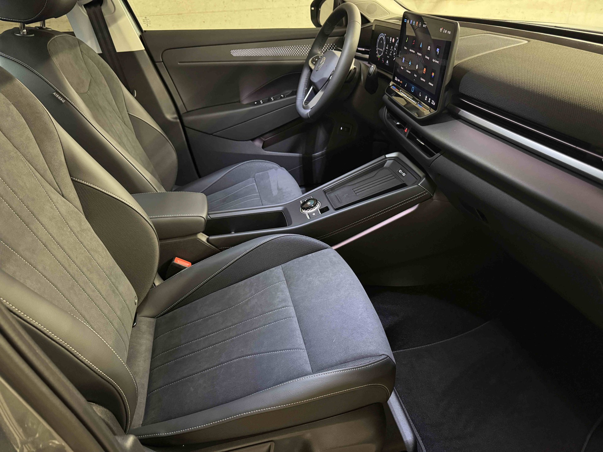 VW T-Roc 1.5 eTSI mHEV Style DSG-image-11