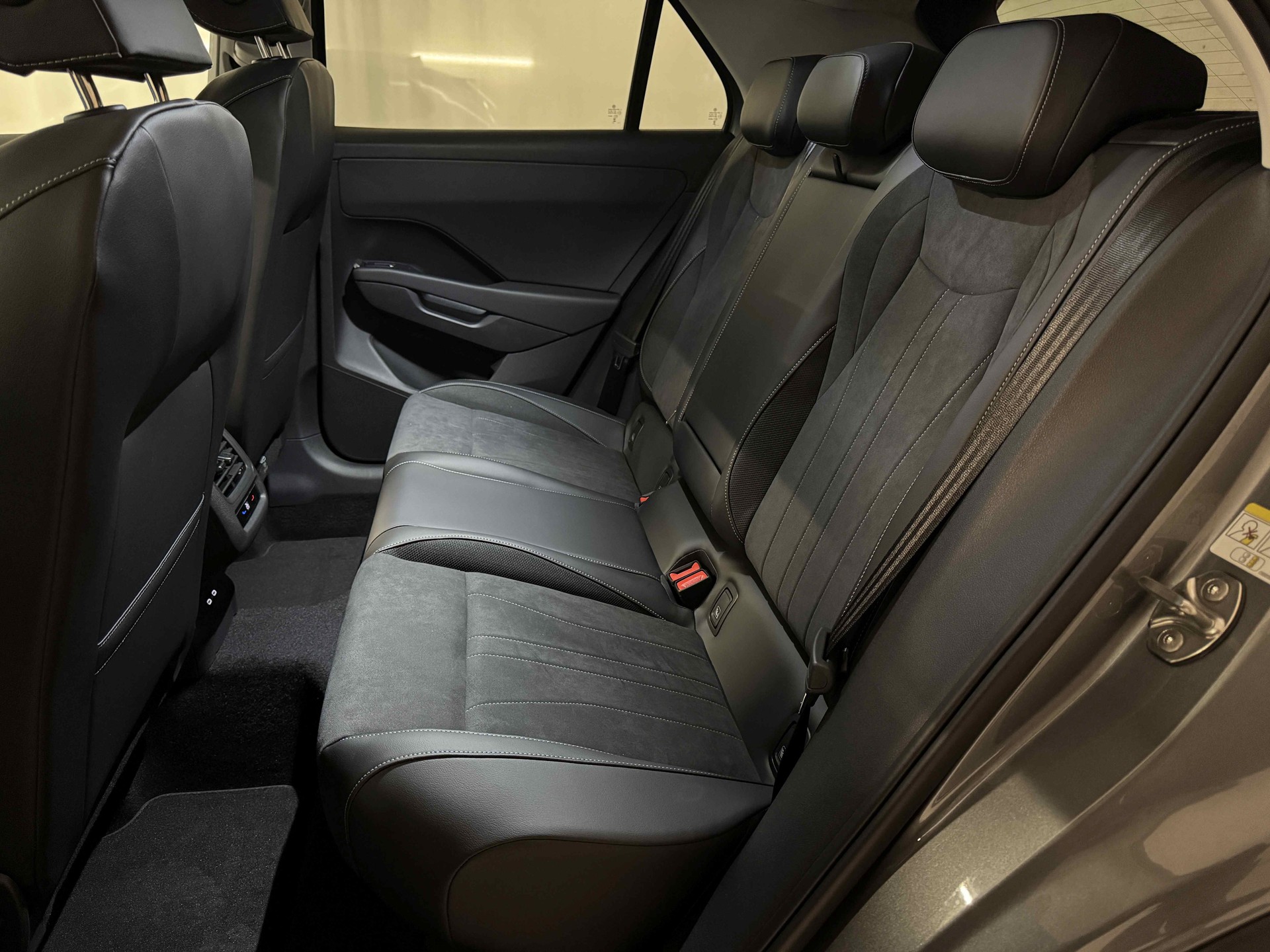 VW T-Roc 1.5 eTSI mHEV Style DSG-image-13