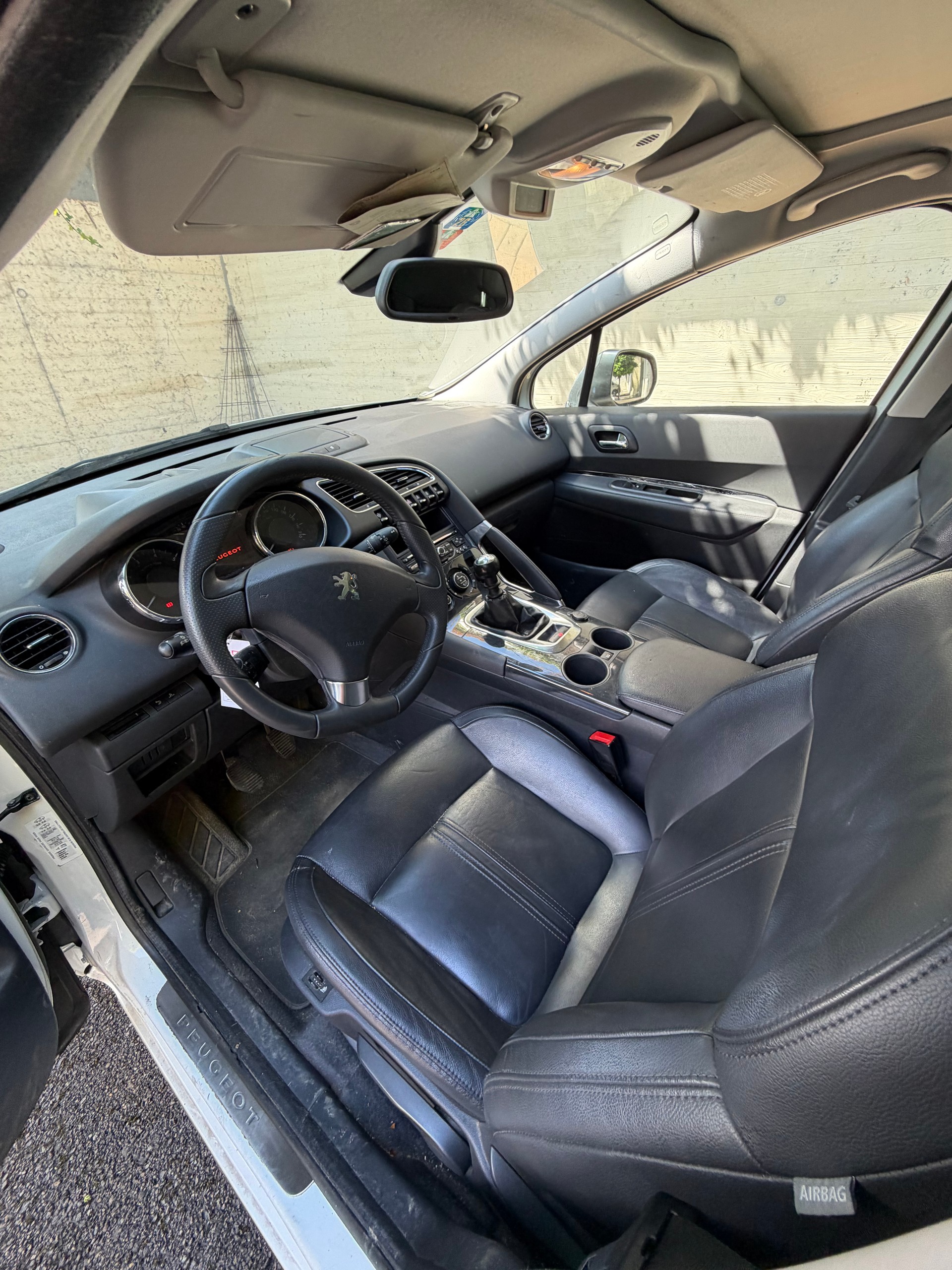 PEUGEOT 3008 1.6 16V T Platinum-image-9