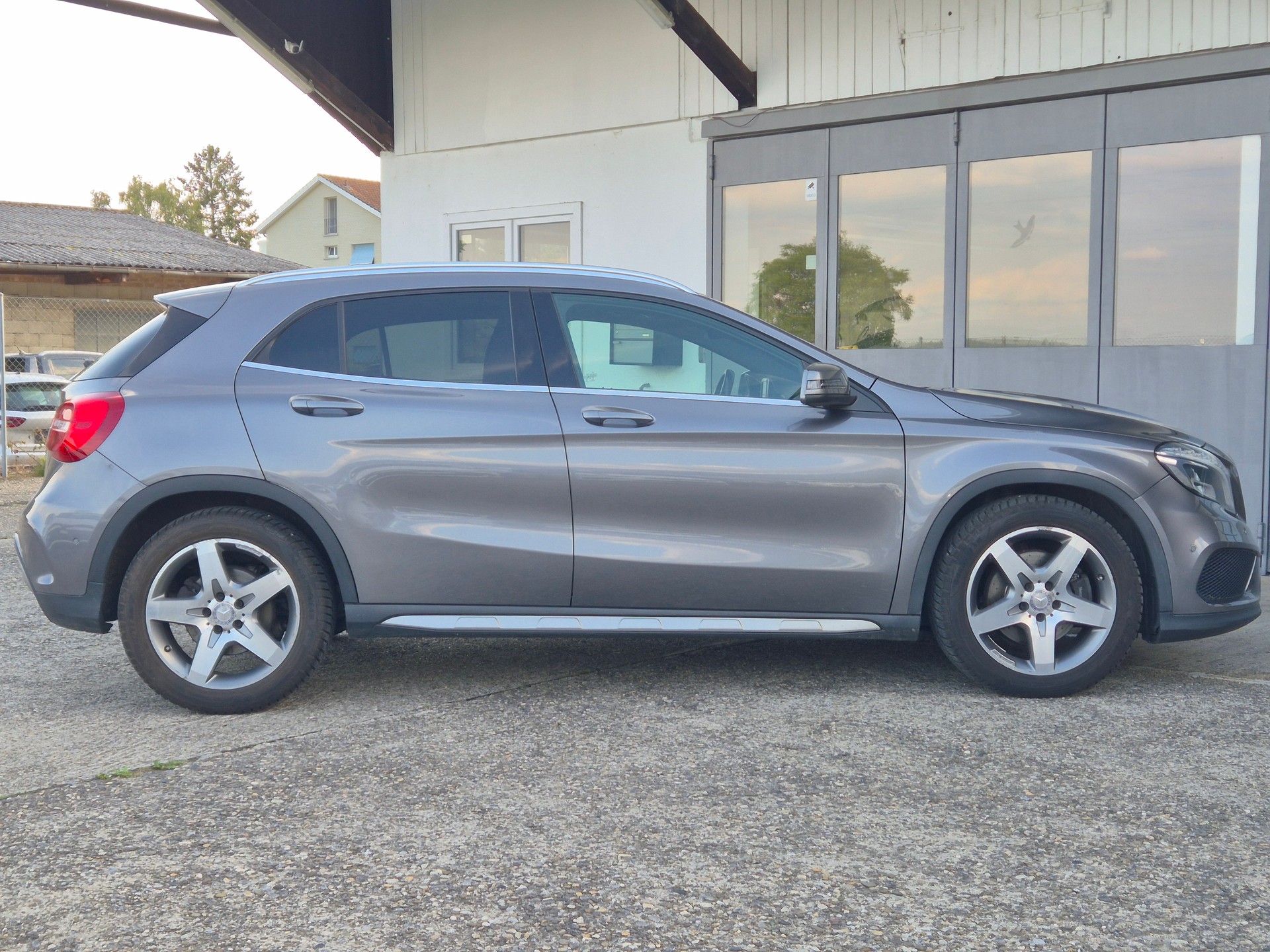 MERCEDES-BENZ GLA 250 AMG LINE 4MATIC 7G-DCT-image-3