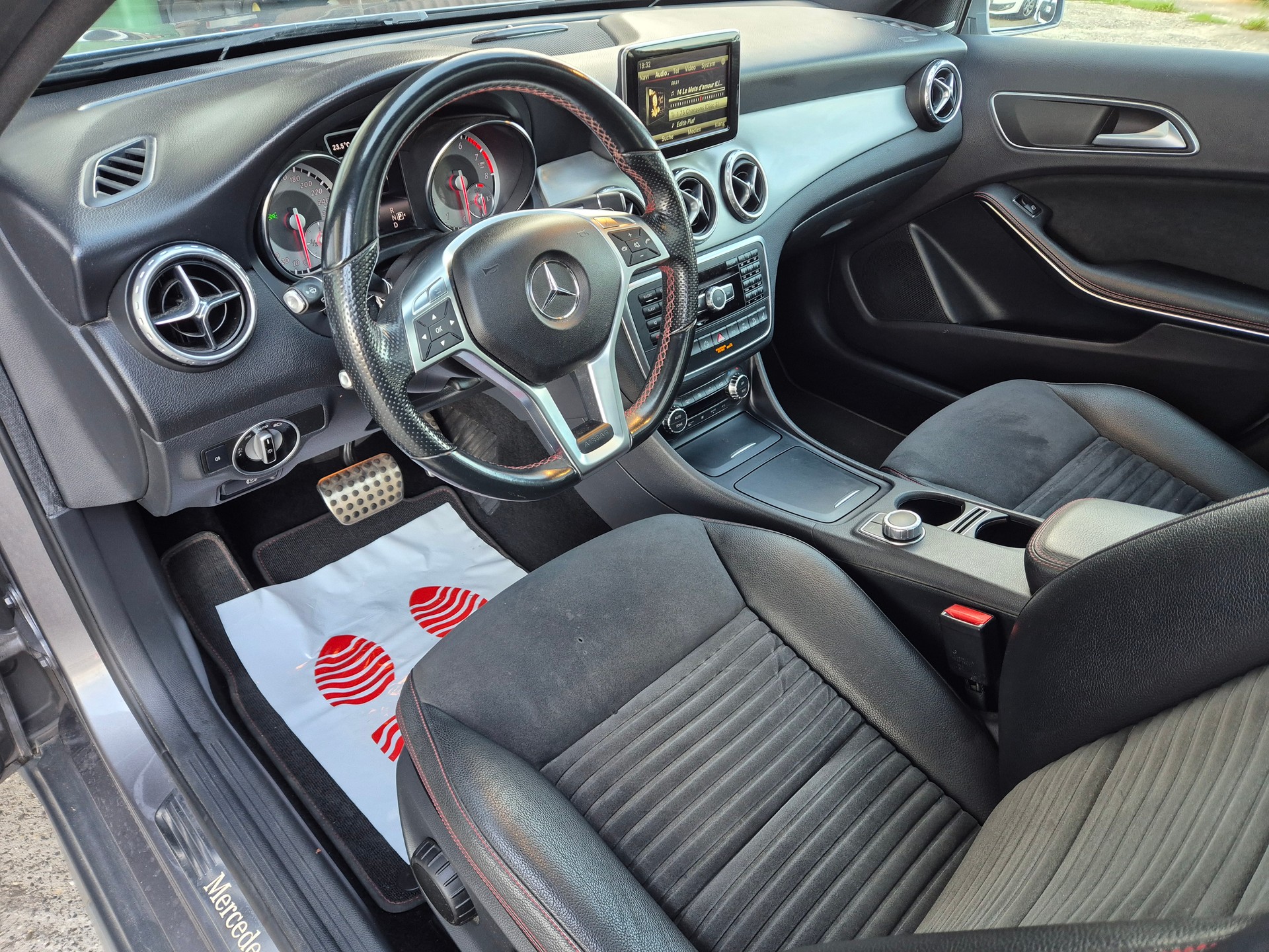 MERCEDES-BENZ GLA 250 AMG LINE 4MATIC 7G-DCT-image-10