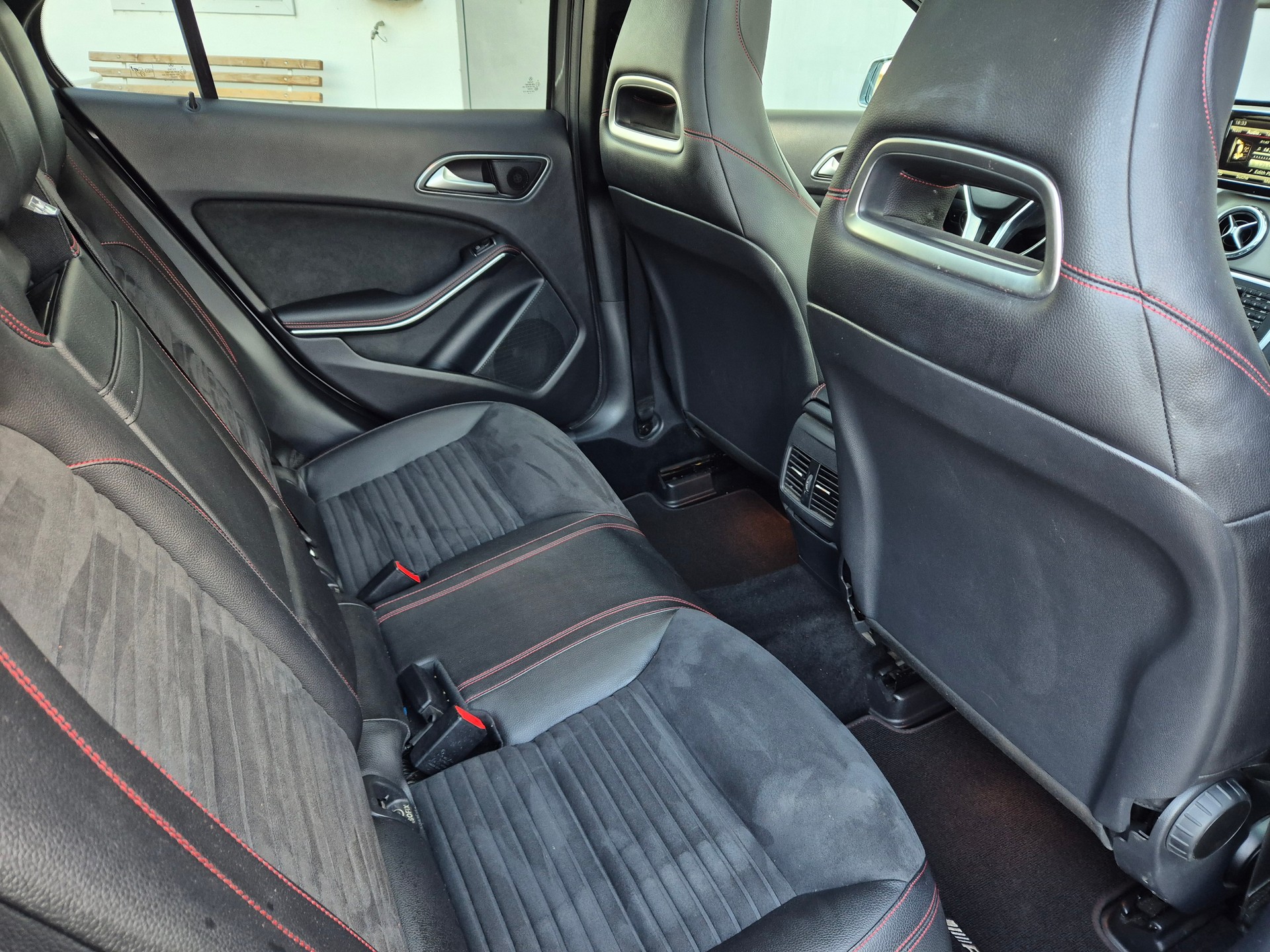 MERCEDES-BENZ GLA 250 AMG LINE 4MATIC 7G-DCT-image-13