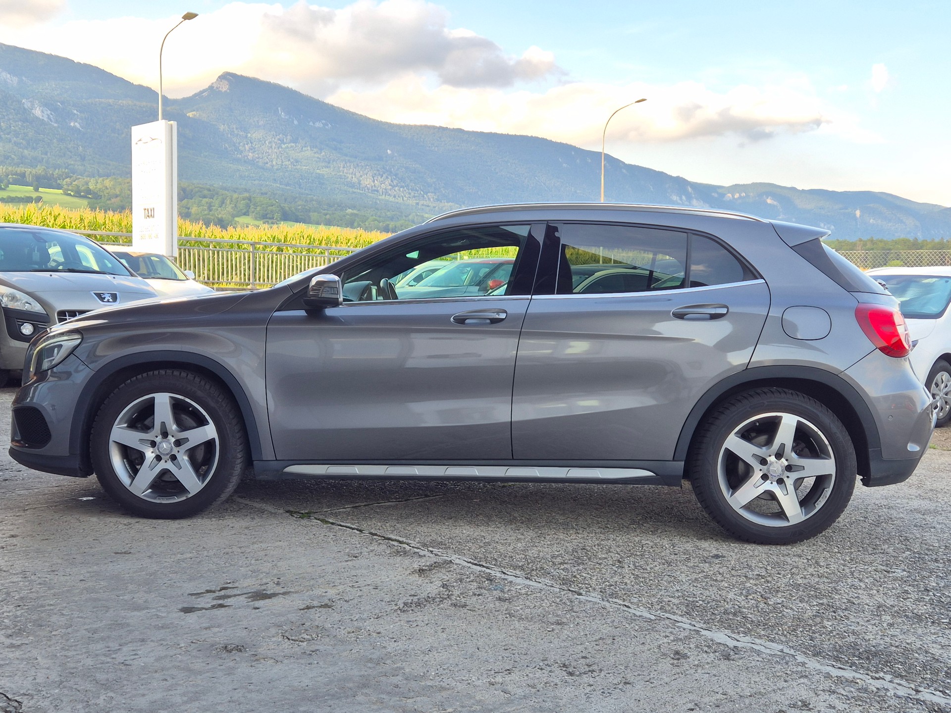 MERCEDES-BENZ GLA 250 AMG LINE 4MATIC 7G-DCT-image-7