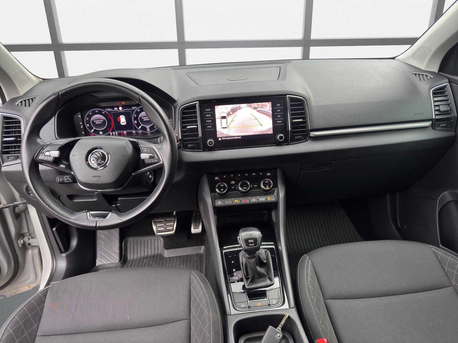 SKODA Karoq 2.0 TDI CR Ambition 4x4 DSG-image-9