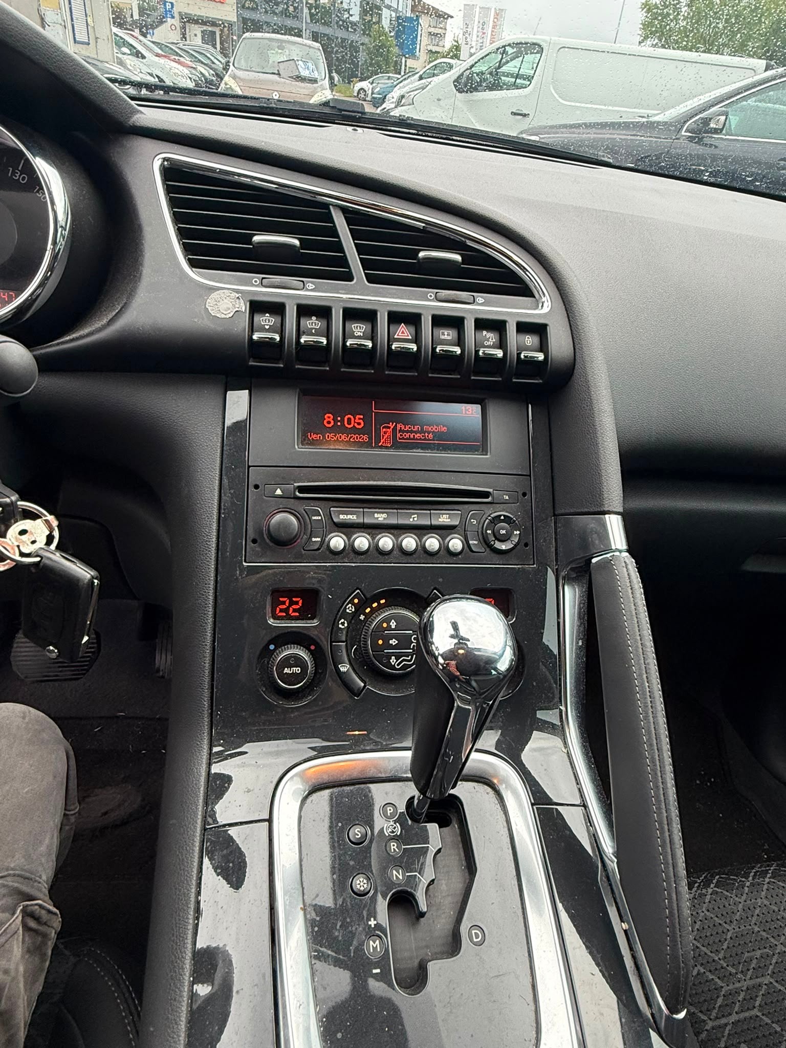 PEUGEOT 3008 1.6 HDI Business automatique-image-10