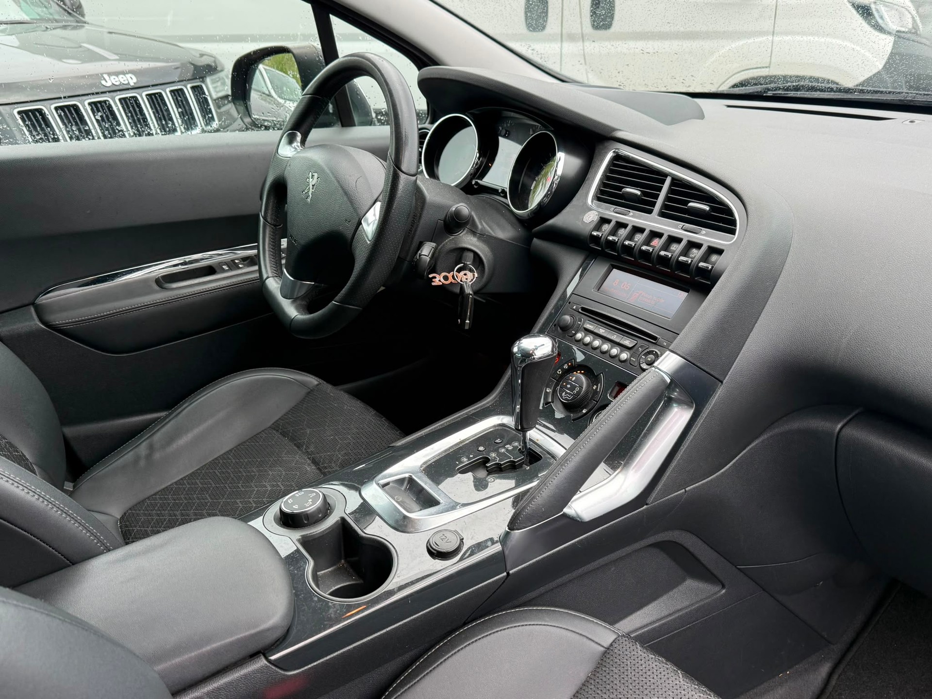 PEUGEOT 3008 1.6 HDI Business automatique-image-11