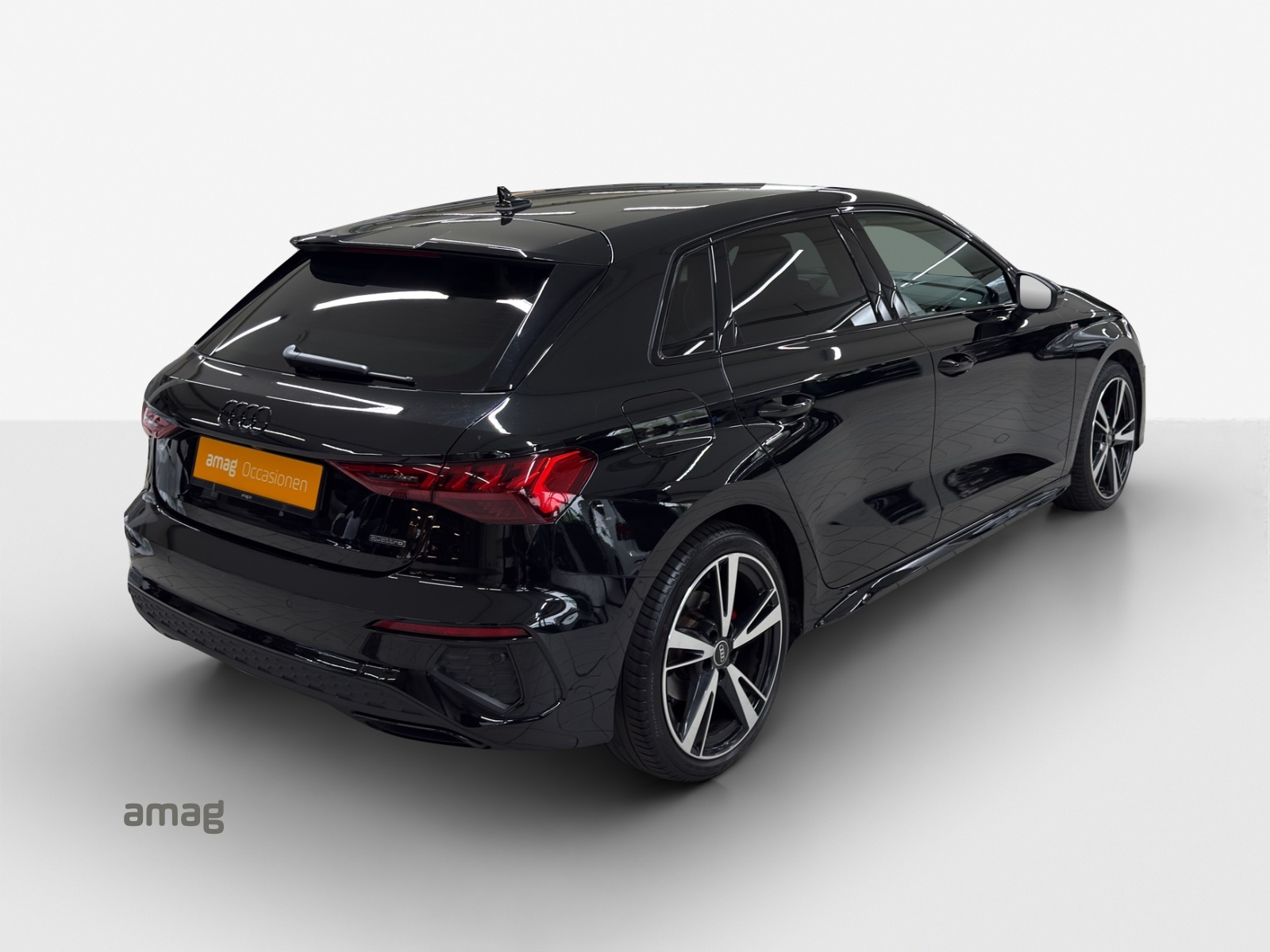 AUDI A3 Sportback 40 TFSI S line quattro S-tronic-image-4