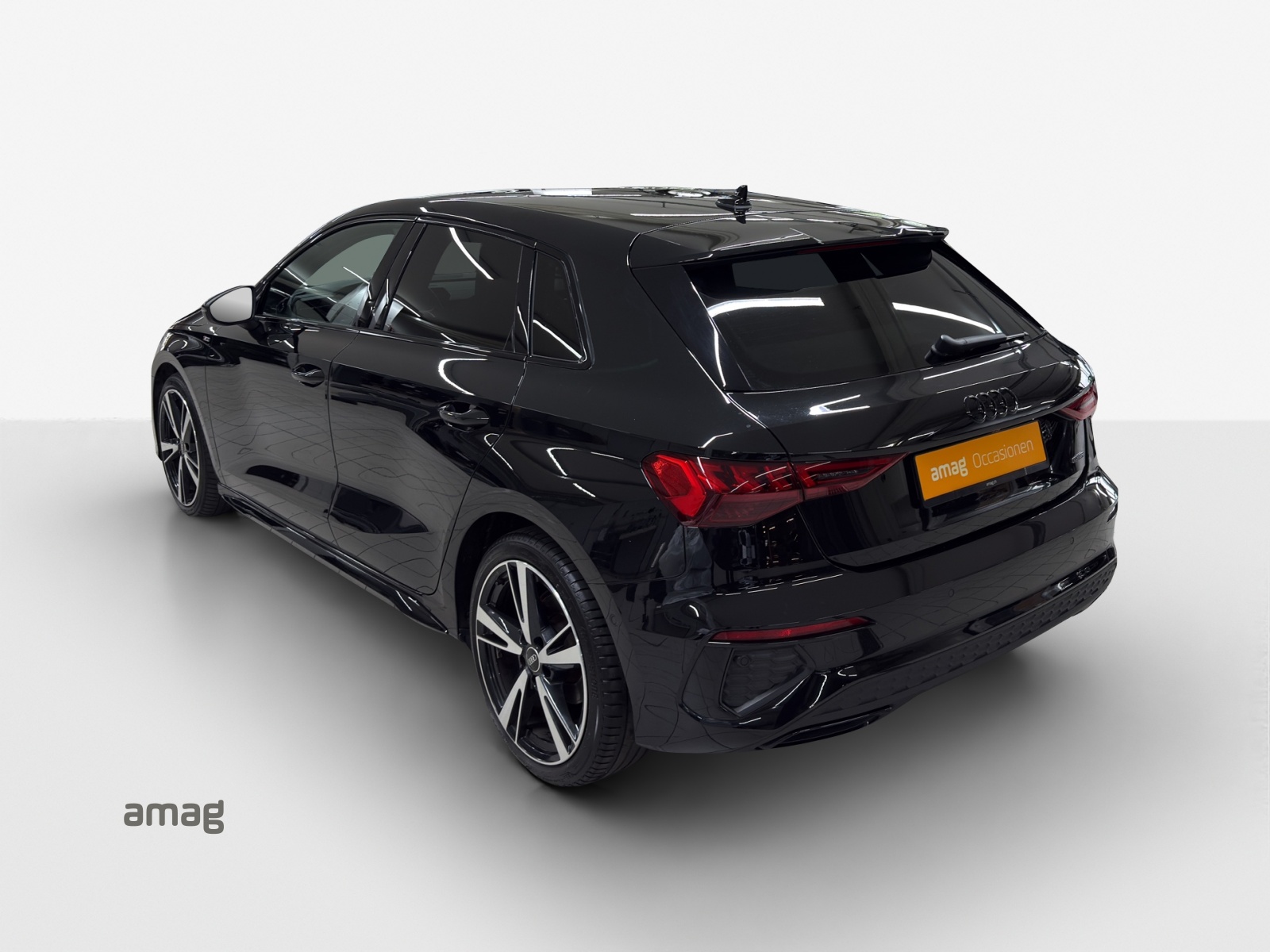AUDI A3 Sportback 40 TFSI S line quattro S-tronic-image-2