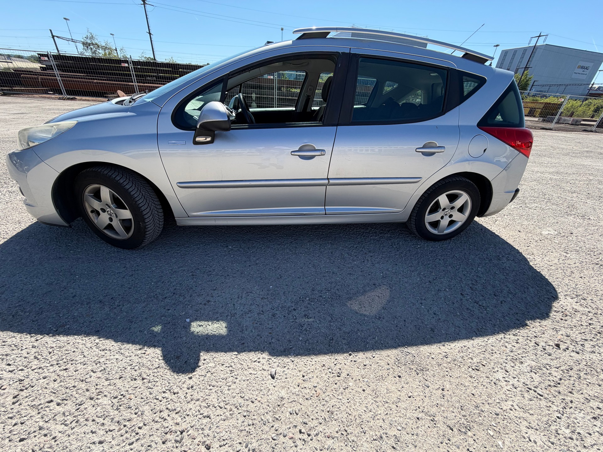 PEUGEOT 207 SW 1.4 16V Sport-image-3