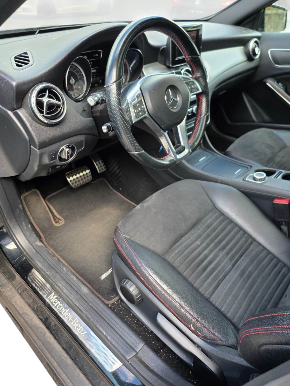 MERCEDES-BENZ GLA 200 CDI AMG Line 4Matic 7G-DCT-image-12