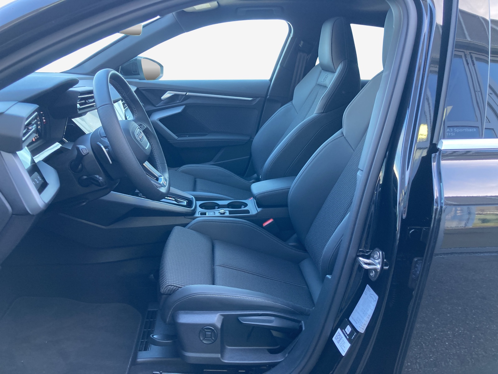 AUDI A3 Sportback 35 TFSI S line S-tronic-image-7