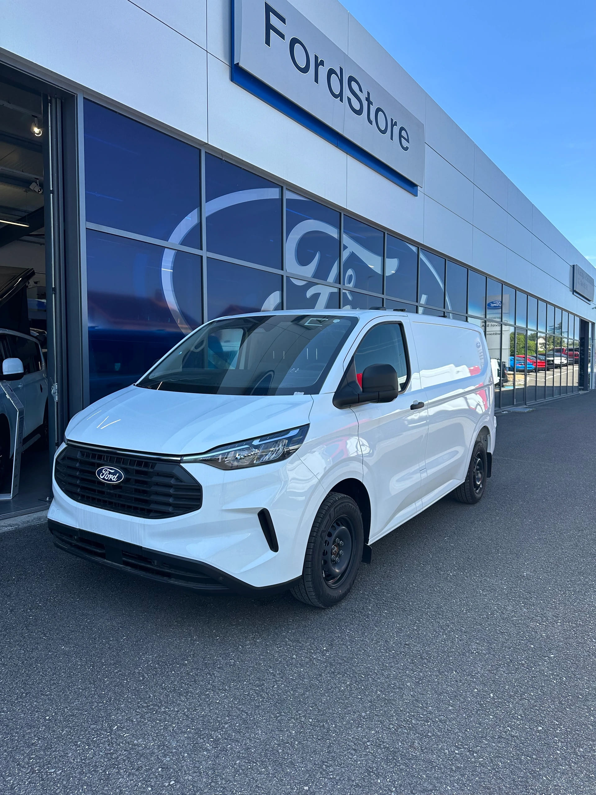 FORD Transit Custom Van 320 L1 2.0 EcoBl Trend/136CV/Aut.-image-1