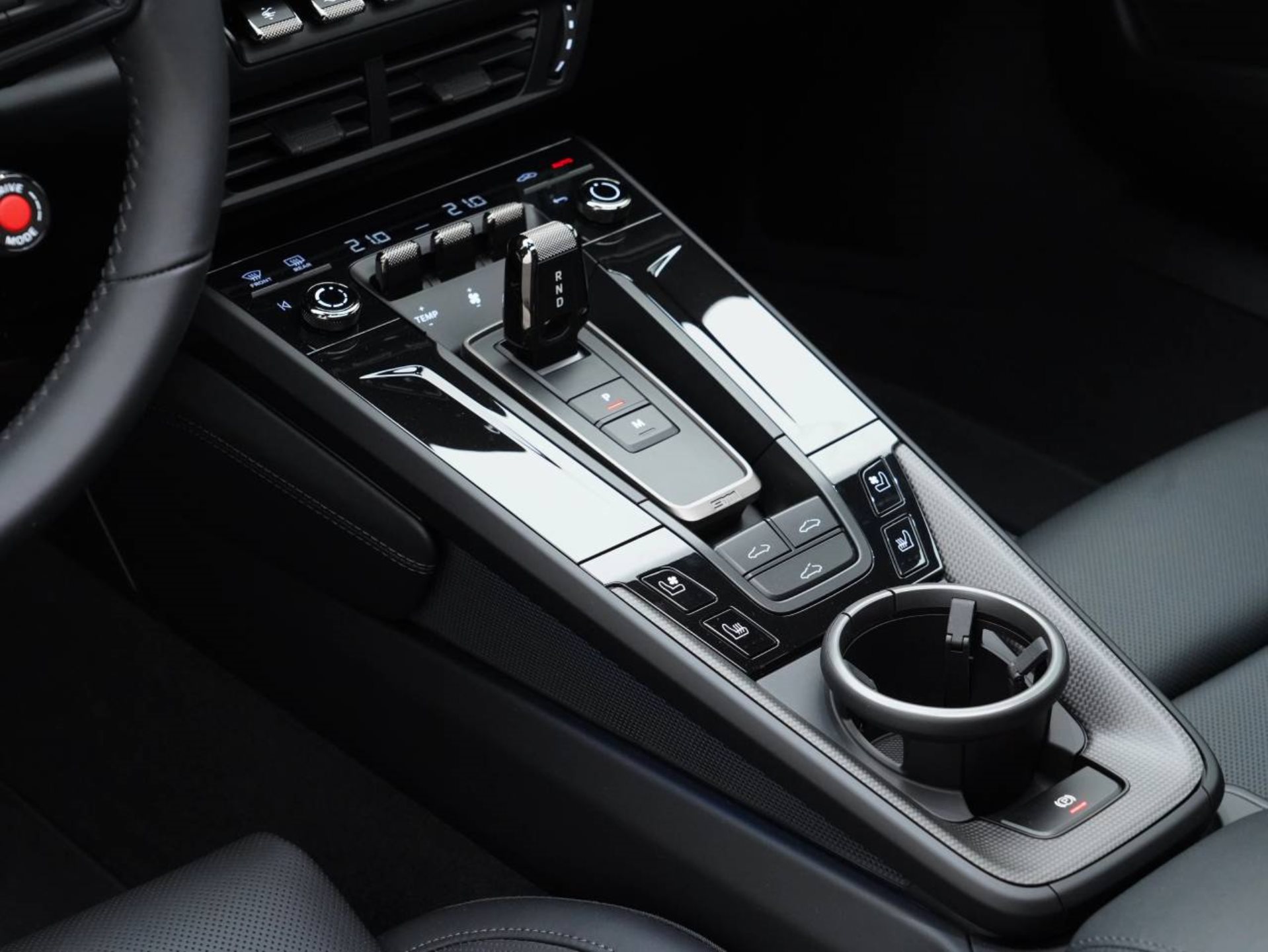 PORSCHE 911 Turbo S-image-18