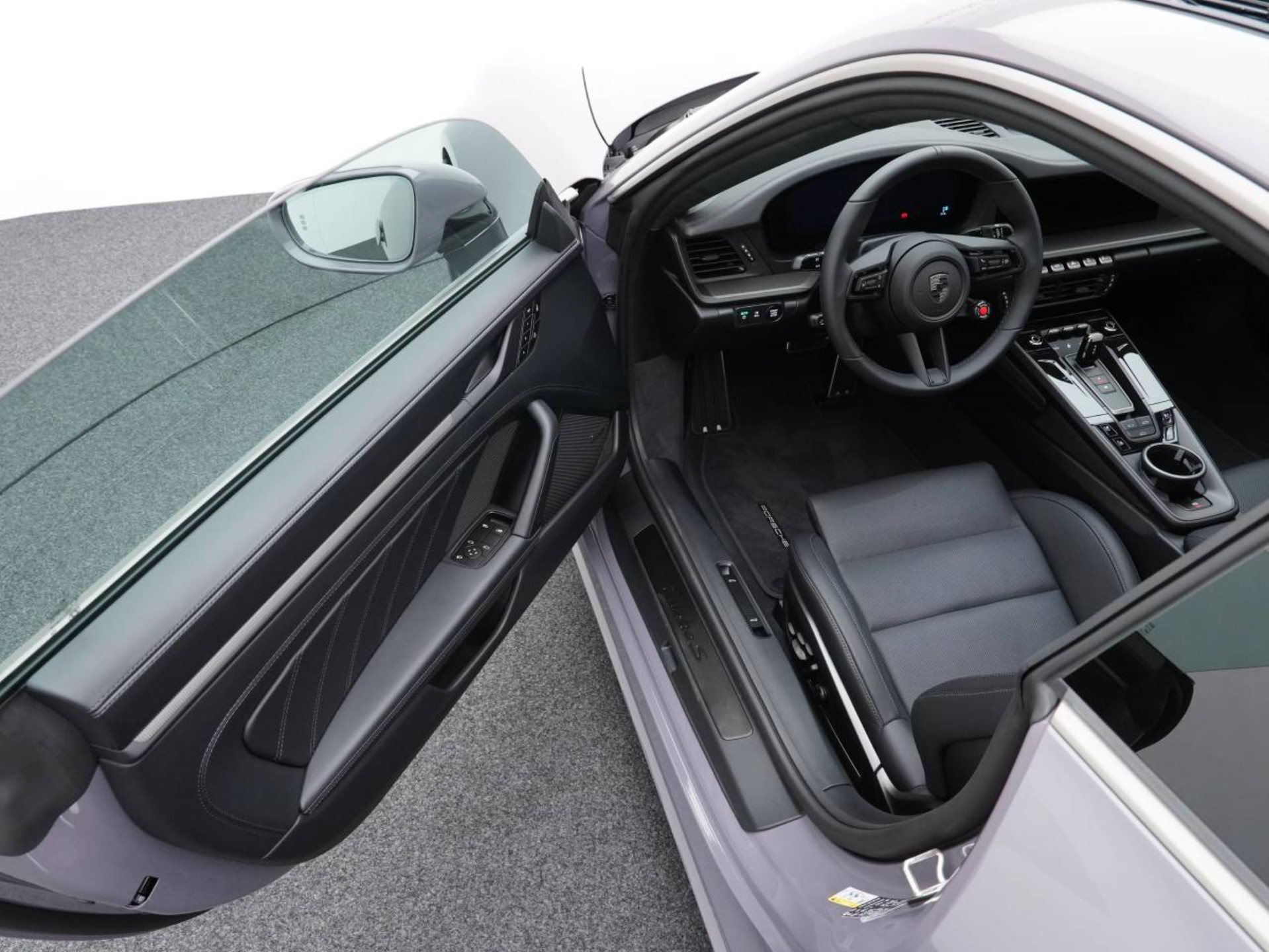 PORSCHE 911 Turbo S-showroom-element-3