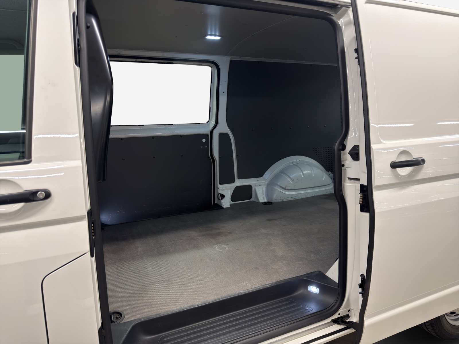 VW T6.1 2.0 TDI DSG-image-13
