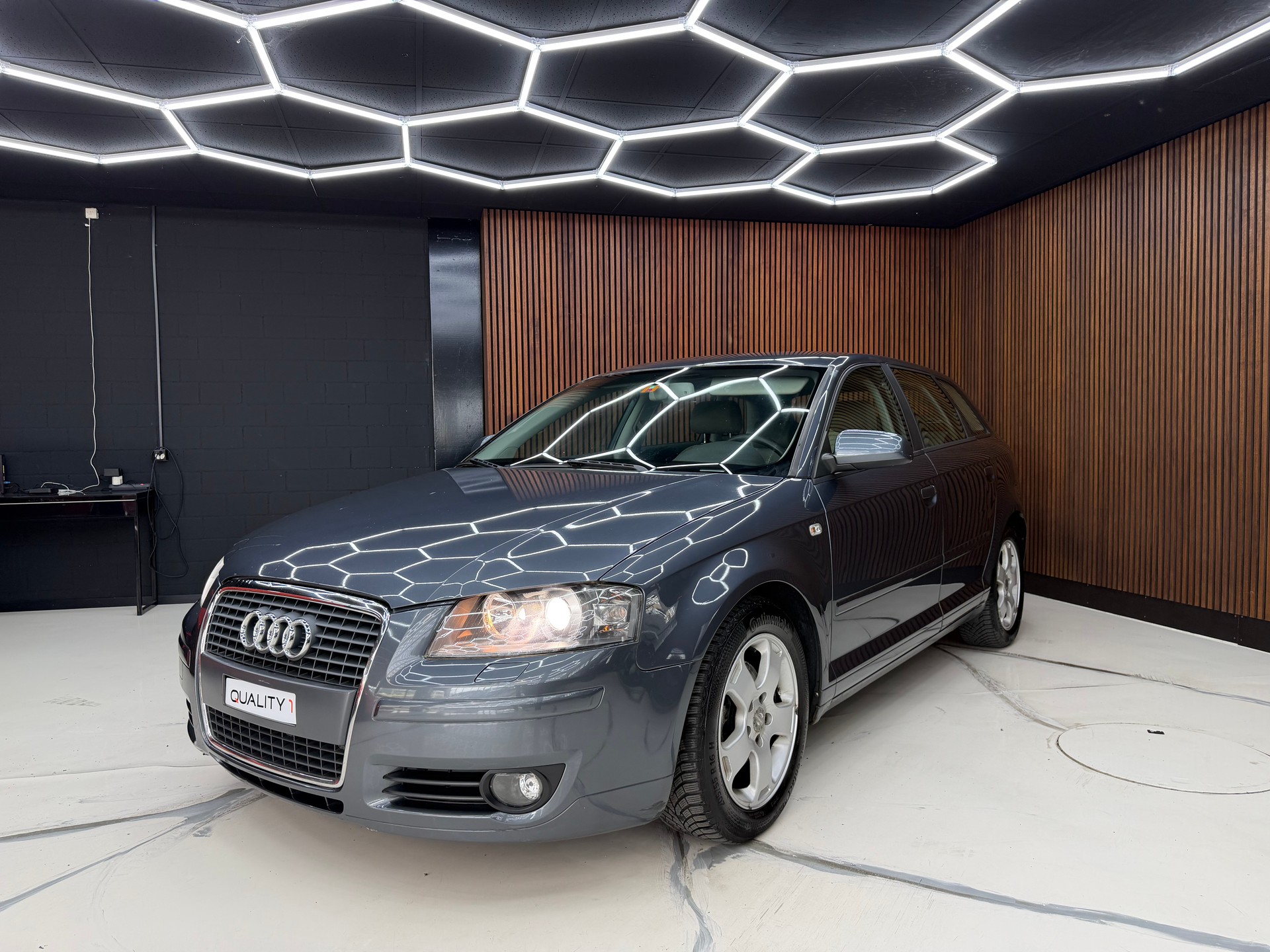 AUDI A3 2.0 FSI Attraction-image-0