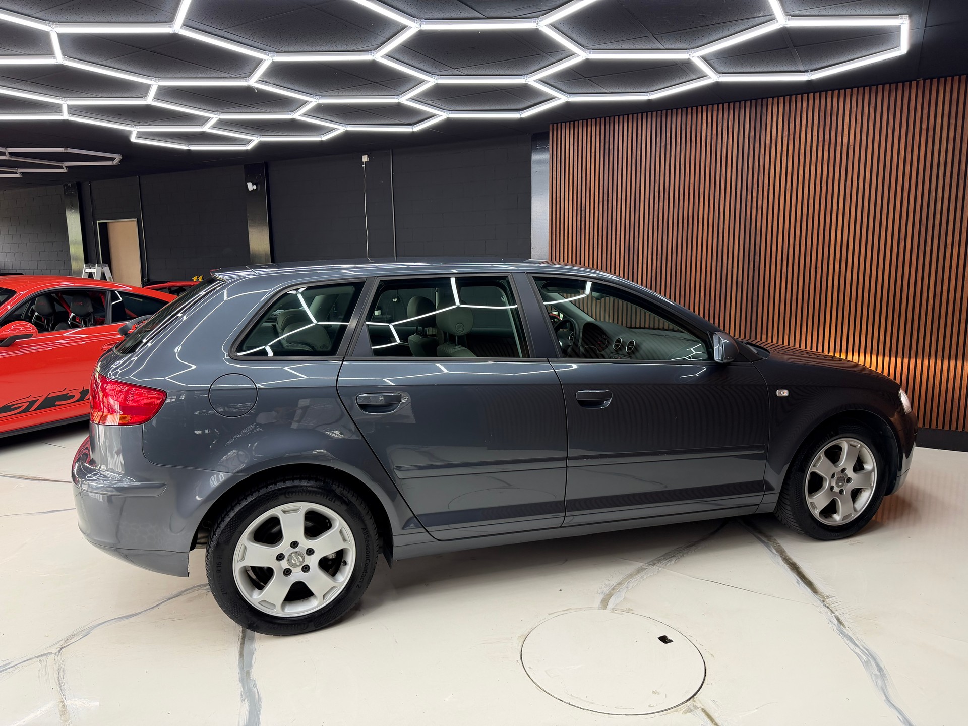 AUDI A3 2.0 FSI Attraction-image-4
