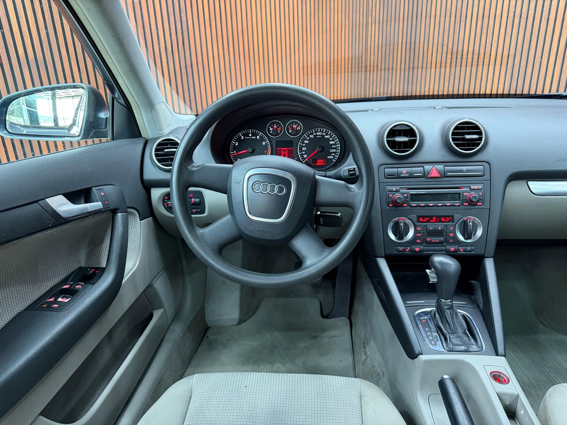 AUDI A3 2.0 FSI Attraction-image-8