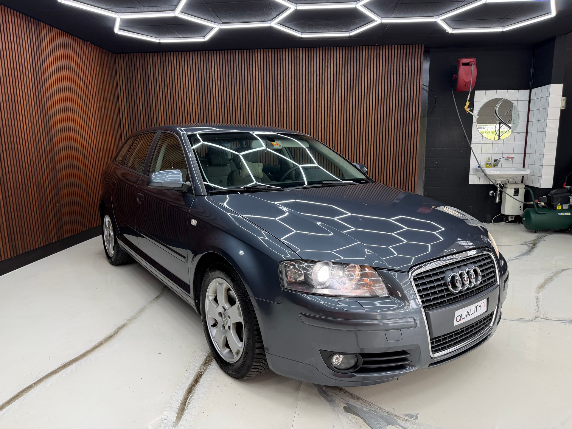AUDI A3 2.0 FSI Attraction-image-1