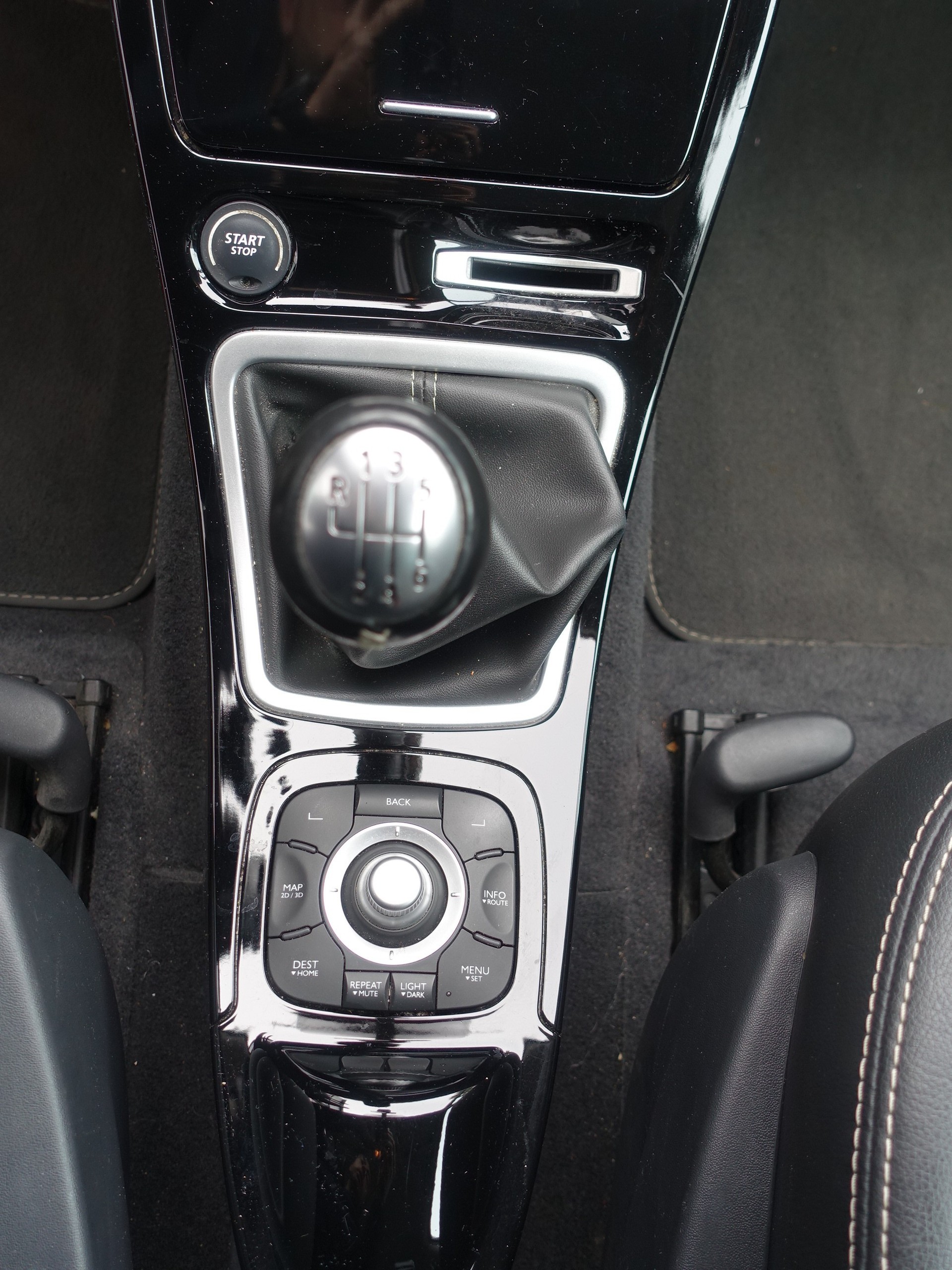 RENAULT Grand Espace 2.0 dCi Dynamique-image-12