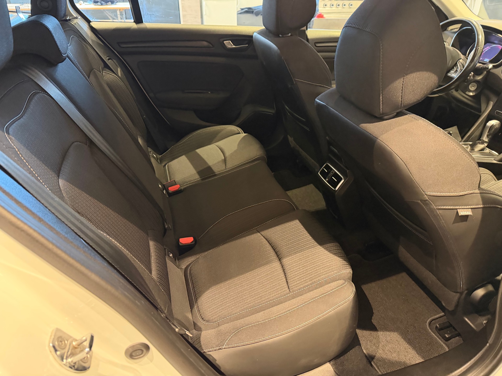 RENAULT Mégane Grandtour 1.5 Blue dCi Business EDC-image-8