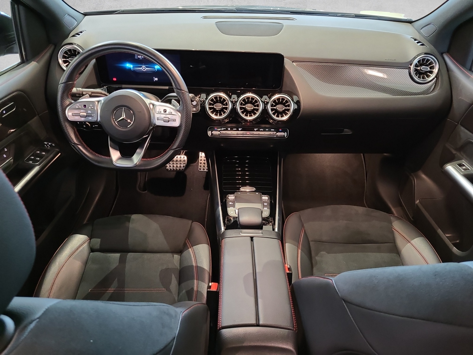 MERCEDES-BENZ B 200 4Matic AMG Line-image-11