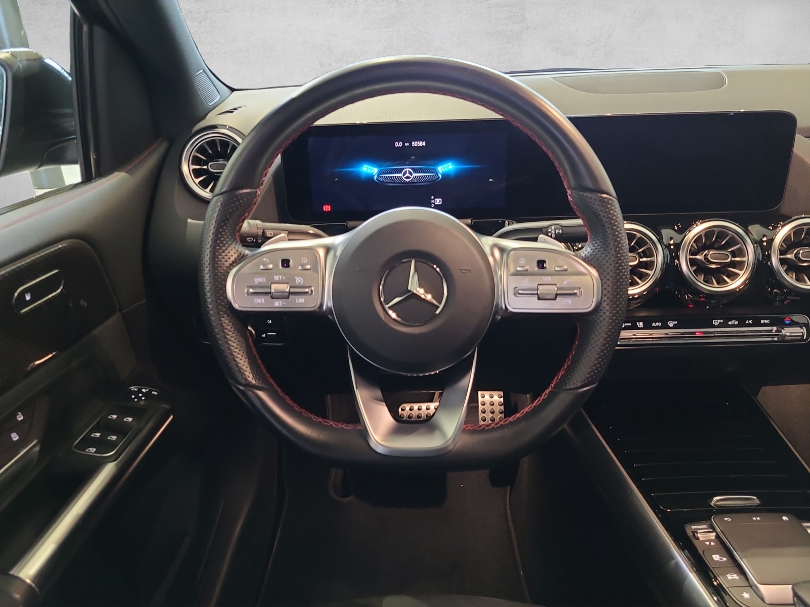 MERCEDES-BENZ B 200 4Matic AMG Line-image-12