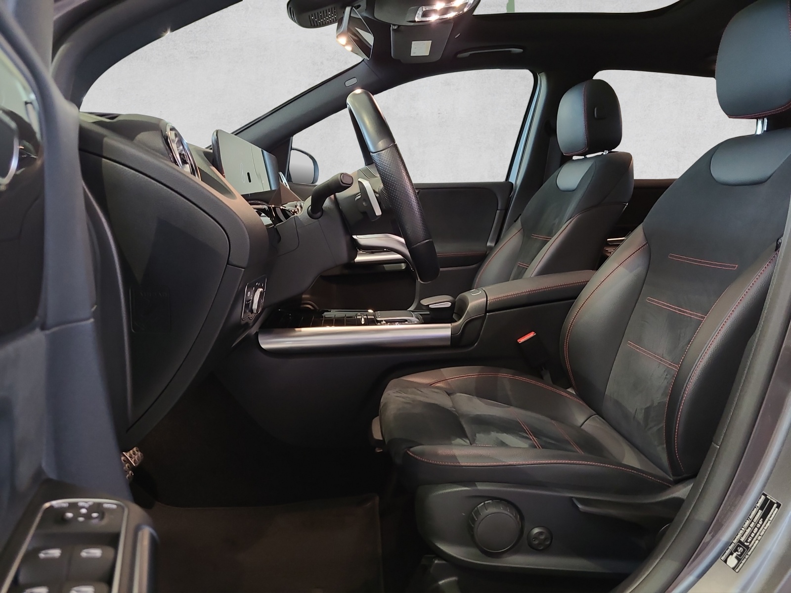 MERCEDES-BENZ B 200 4Matic AMG Line-image-7