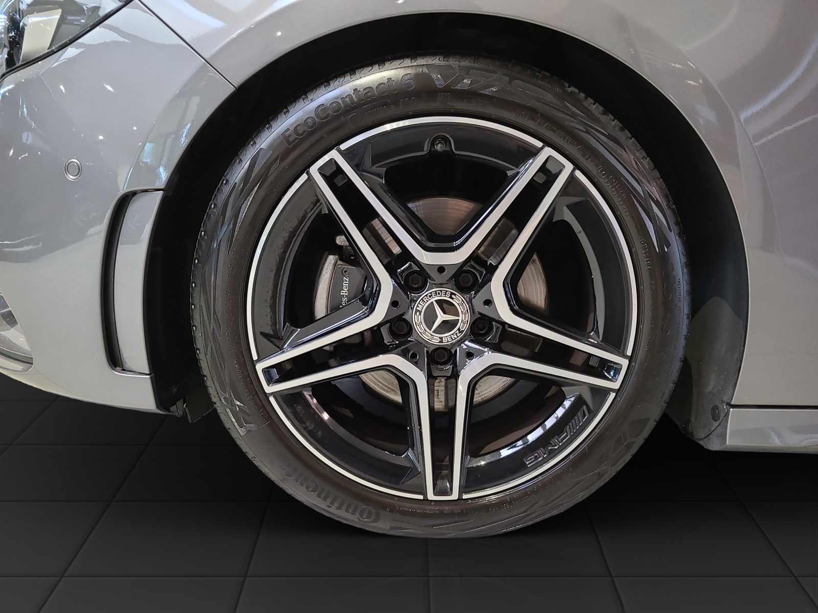 MERCEDES-BENZ B 200 4Matic AMG Line-image-9