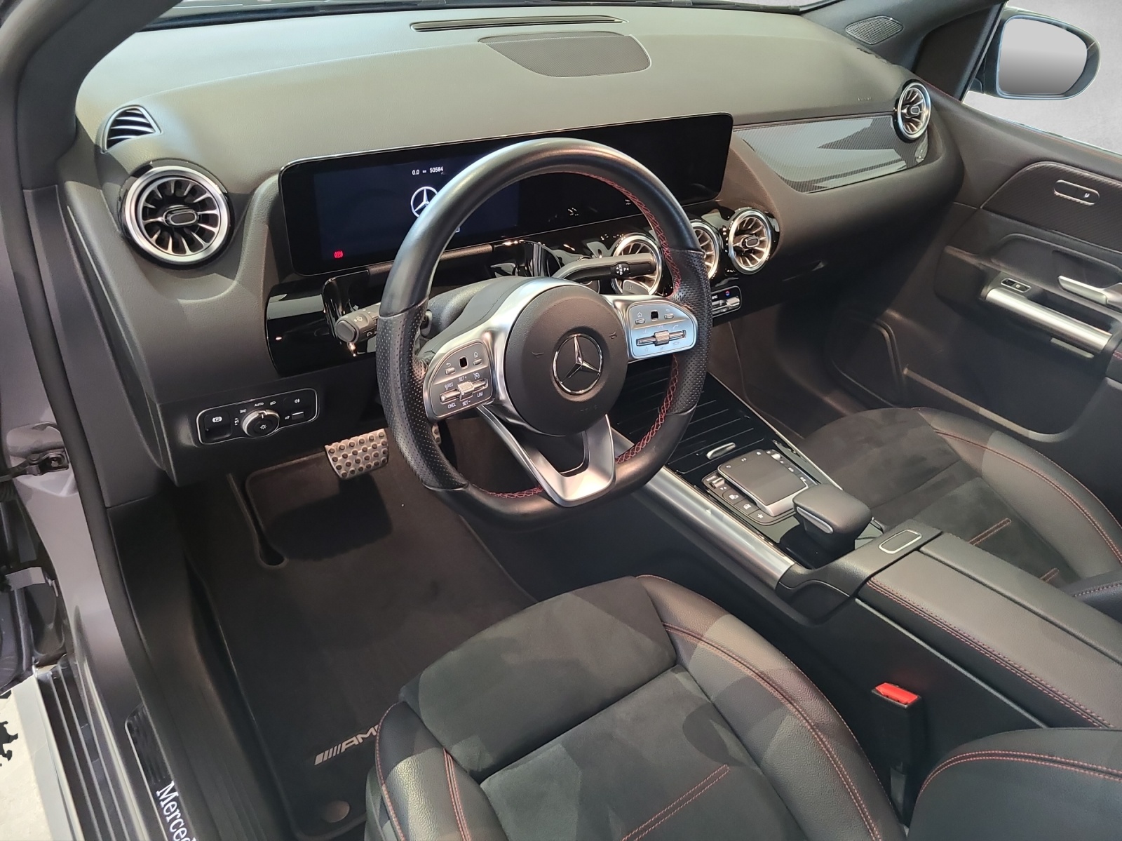 MERCEDES-BENZ B 200 4Matic AMG Line-image-6