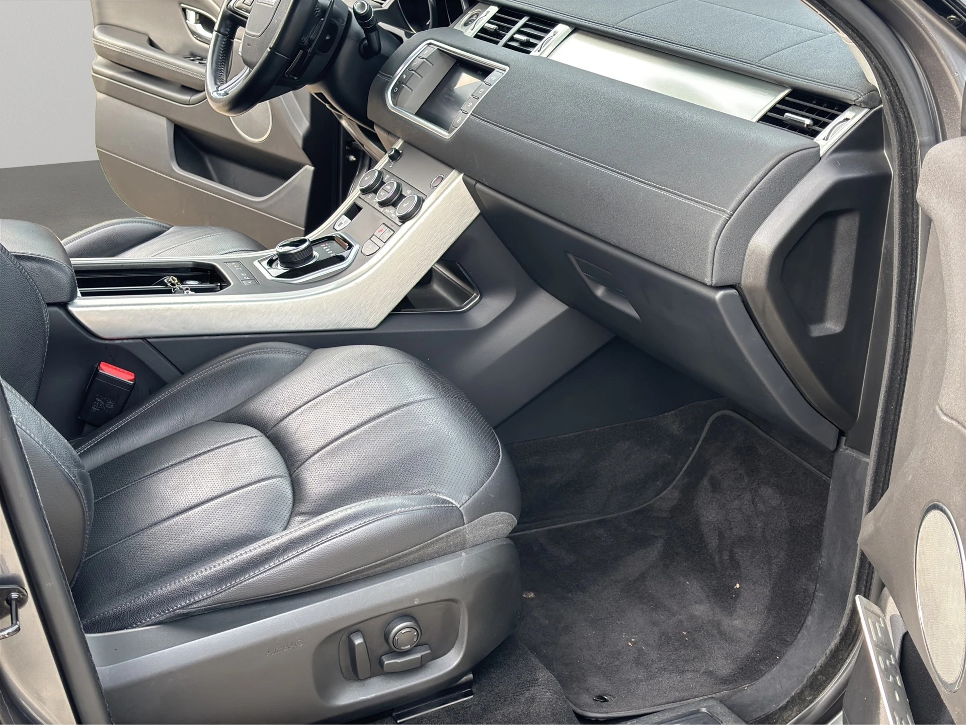 LAND ROVER Range Rover Evoque 2.0 TD4 SE Dynamc AT9-image-8