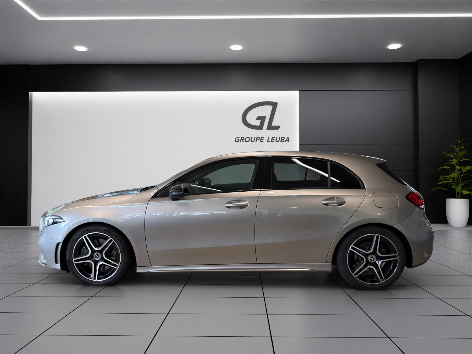 MERCEDES-BENZ A 220 AMG Line 4Matic-showroom-element-2