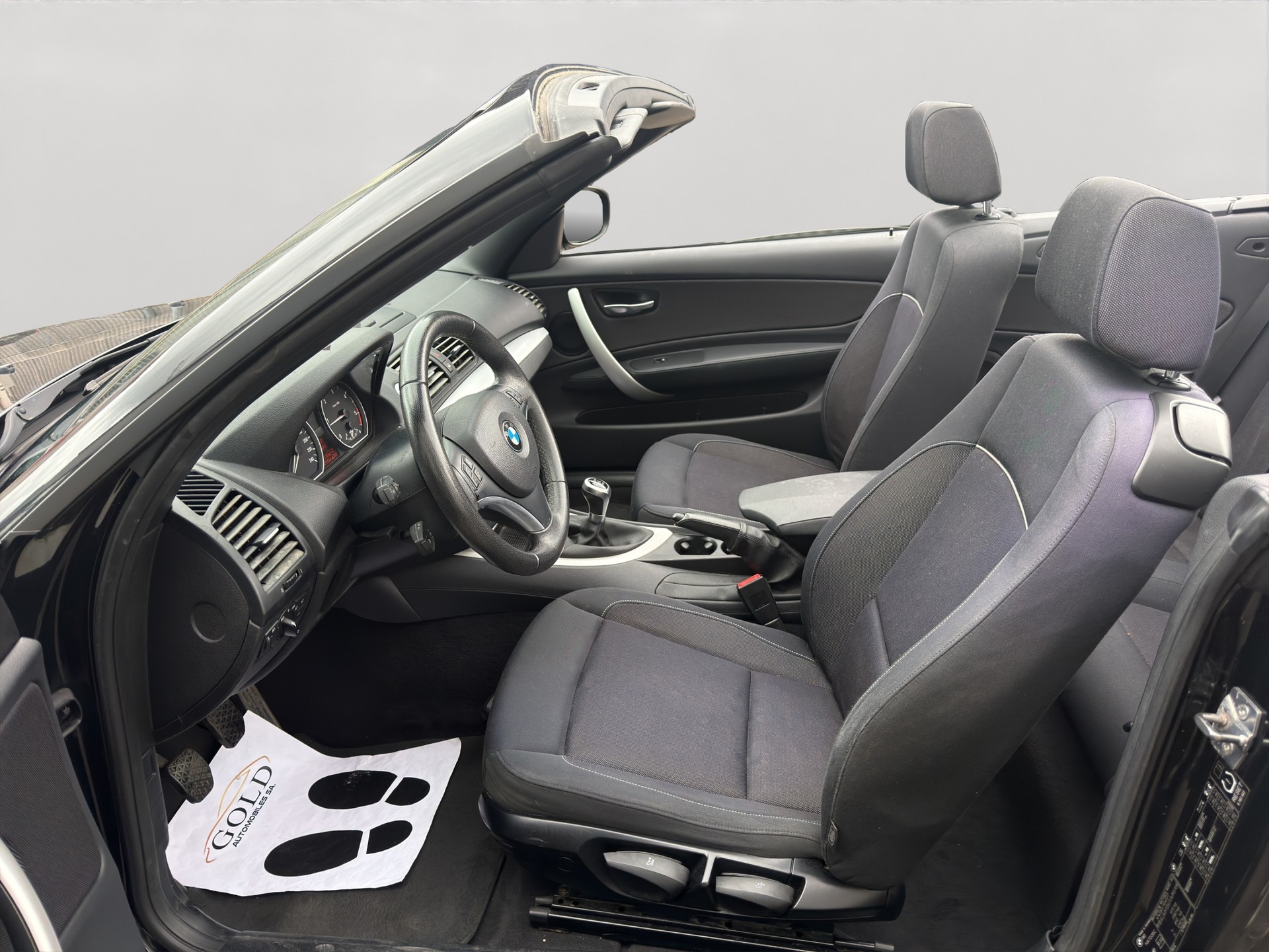 BMW 118d Cabrio-image-6