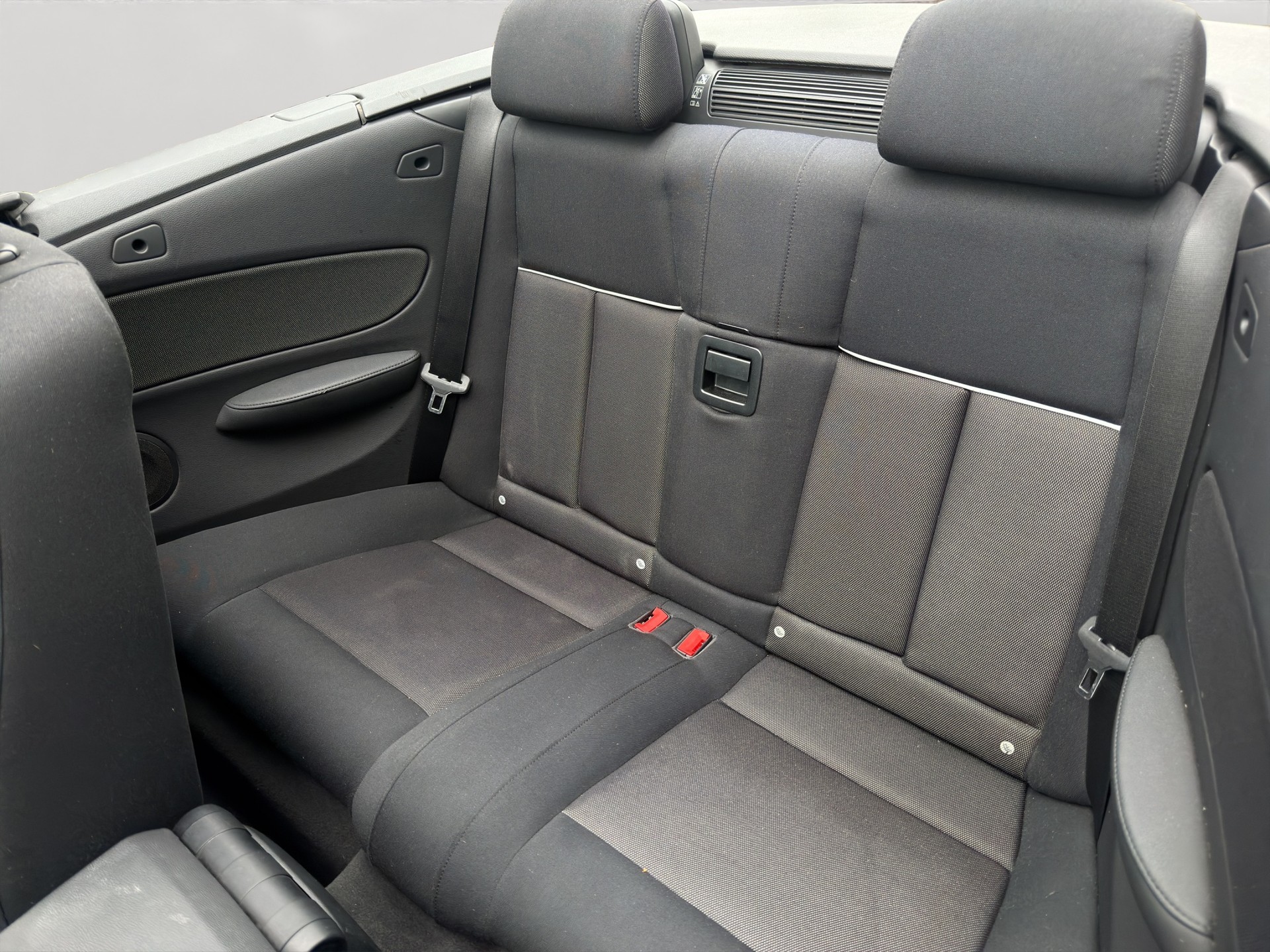 BMW 118d Cabrio-image-3
