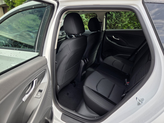HYUNDAI i30 W 1.6 T-GDi AmpliaDCT-image-6