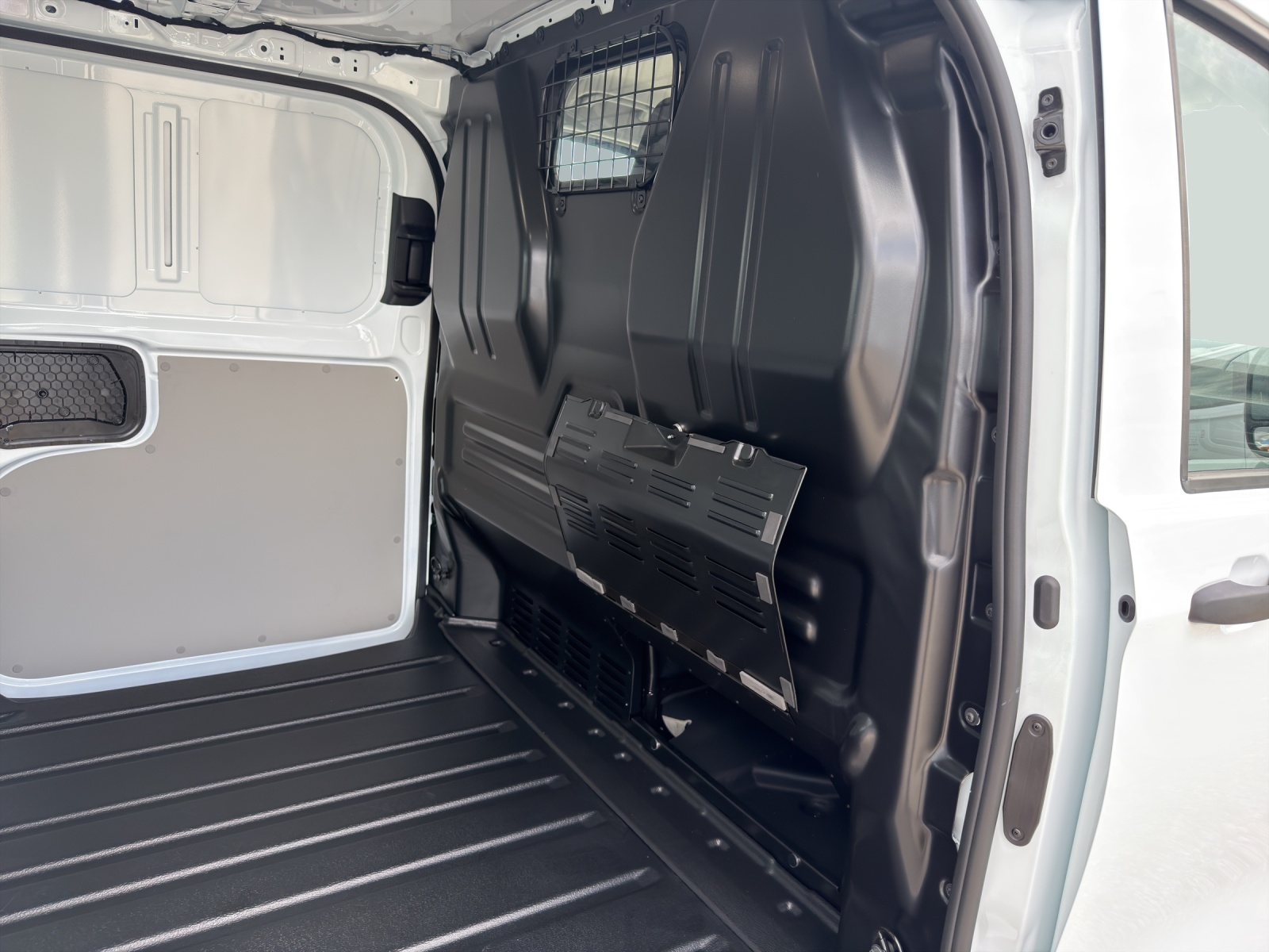 VW Transporter 2.0 TDI Automat-image-11